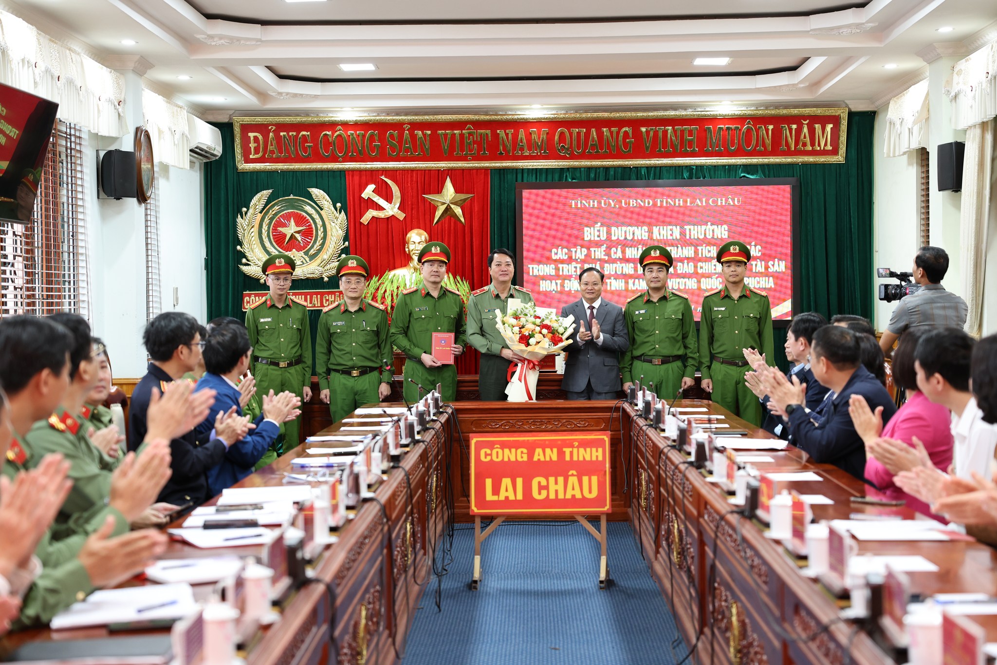 Th&ocirc;ng tin mới vụ tổ chức lừa đảo do một phụ nữ Việt điều h&agrave;nh chiếm đoạt tiền của 8.000 người - Ảnh 1.