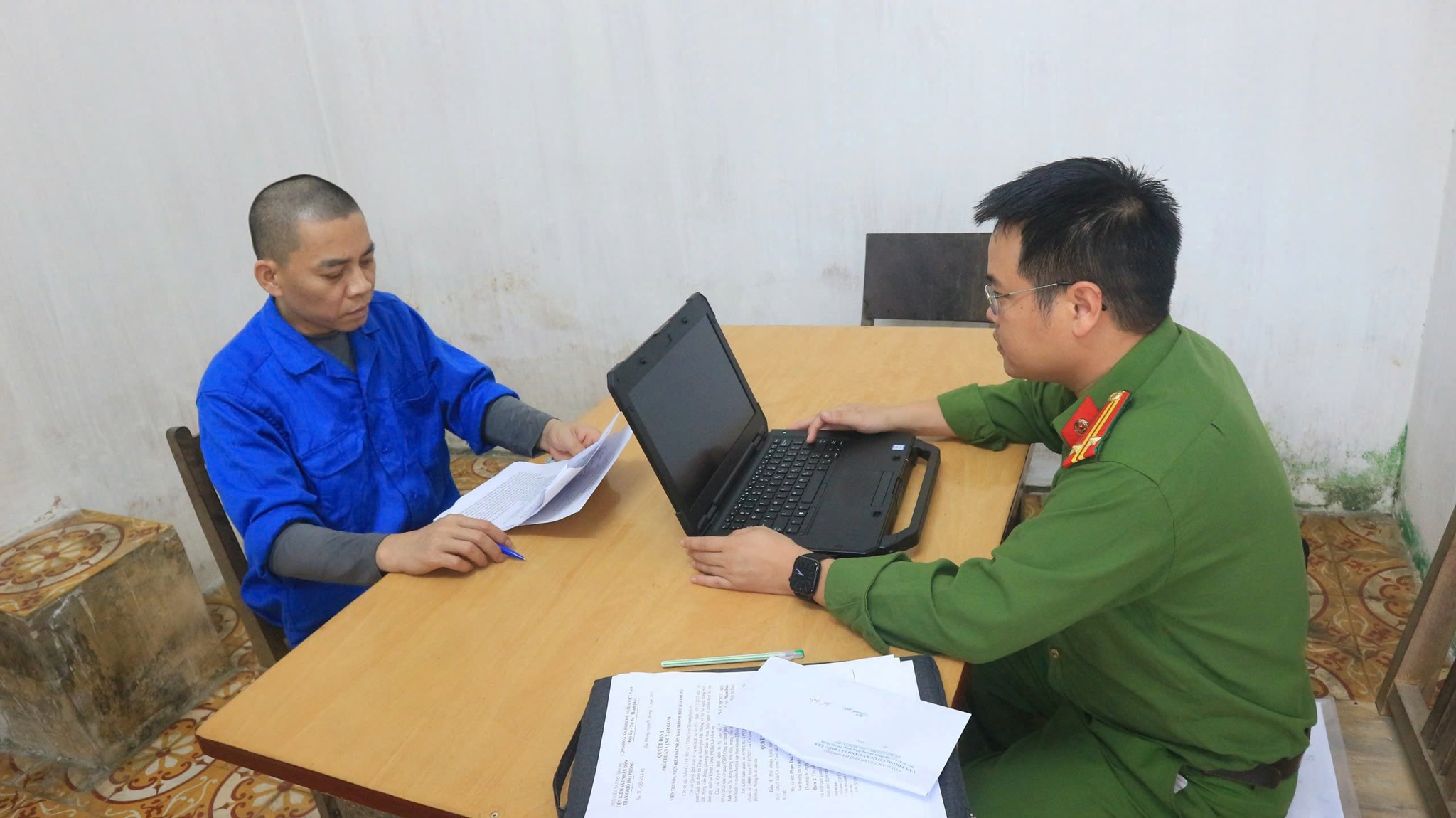Khởi tố nhóm đối tượng phát hành tiền ảo , chiếm đoạt tài sản của 400 nhà đầu tư - Ảnh 2.