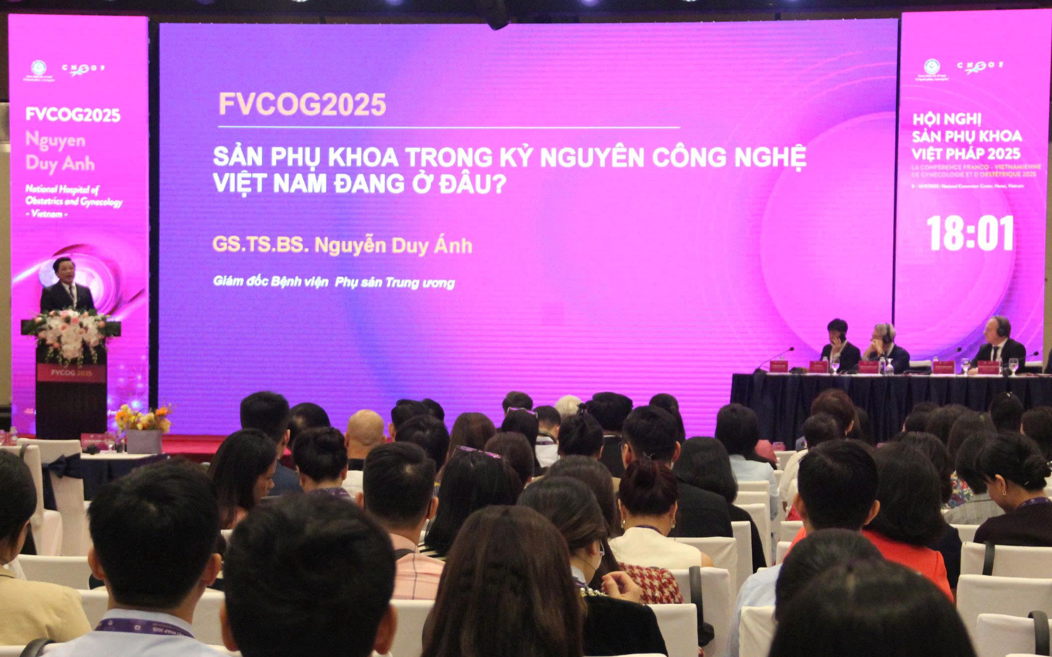 Bốn chuyên gia quốc tế nhận Kỷ niệm chương “Vì sức khỏe Nhân dân” - Ảnh 1.