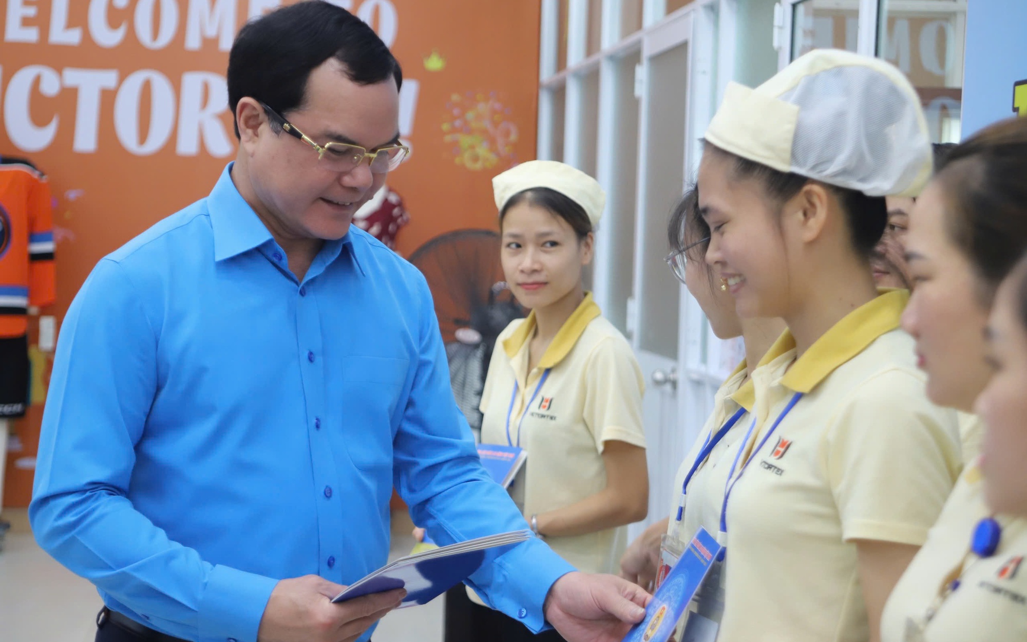 Tổng LĐLĐ Việt Nam hỗ trợ 1 tỉ đồng giúp Huế khắc phục hậu quả bão lũ