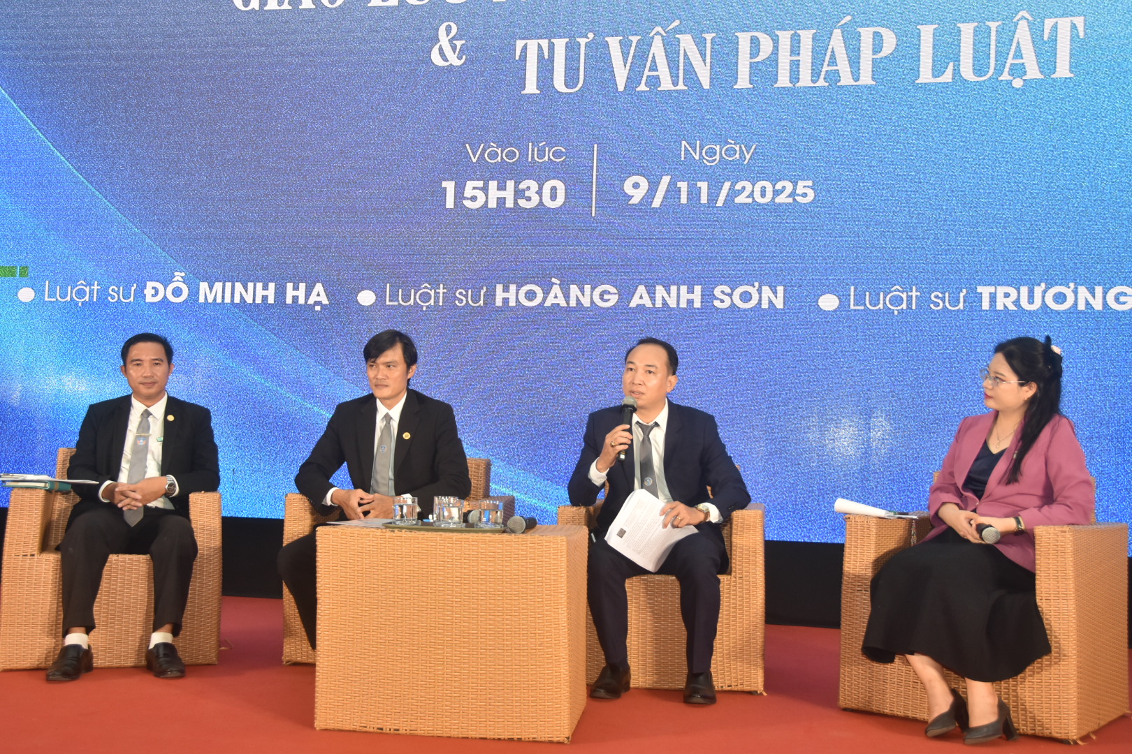 Khi luật sư mở l&ograve;ng: Chuyện đời, chuyện nghề v&agrave; b&agrave;i học cho sinh vi&ecirc;n - Ảnh 1.