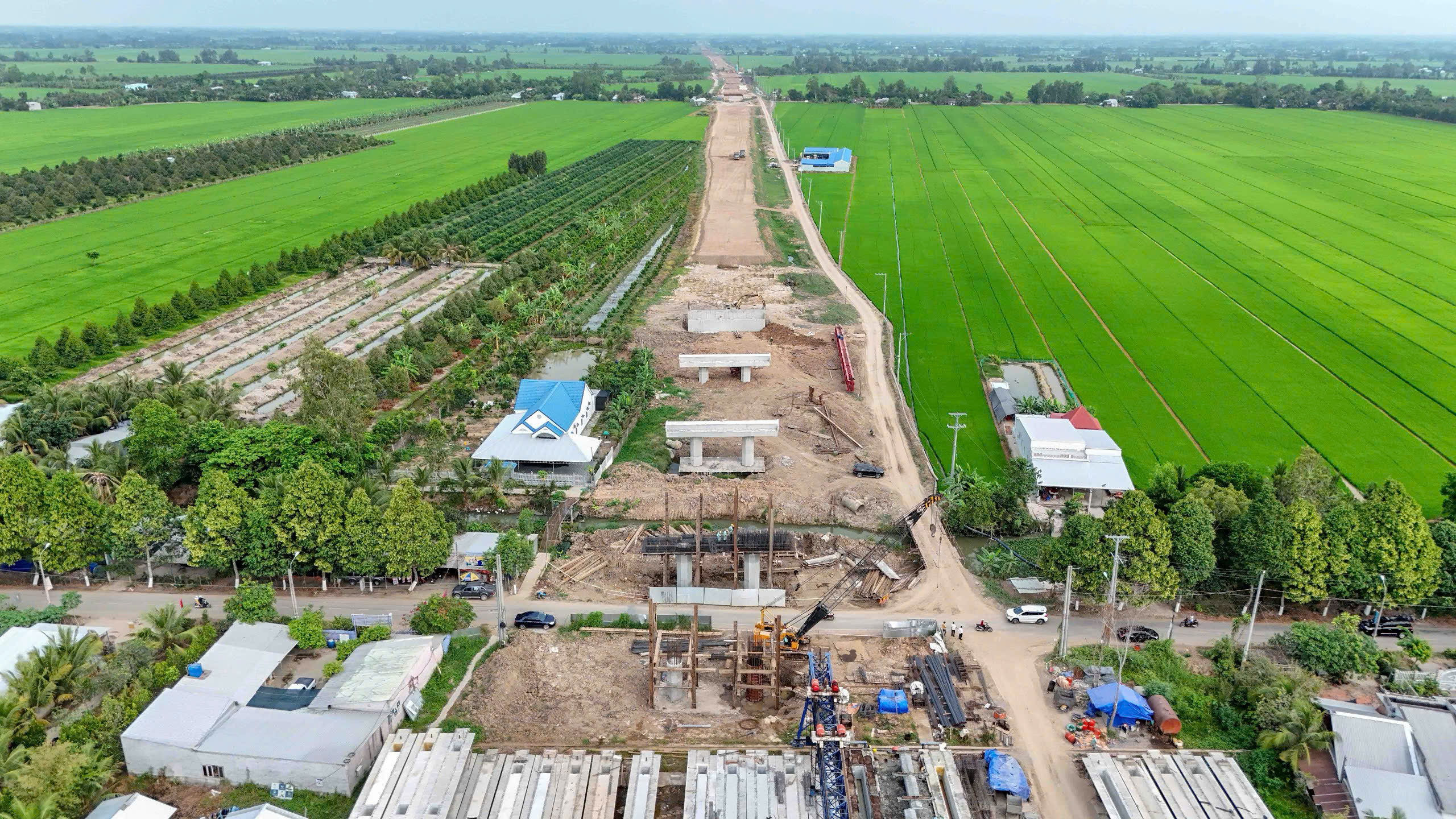 Cần Thơ: Cán bộ chưa chứng chỉ gây ảnh hưởng tiến độ cao tốc Châu Đốc - Cần Thơ - Sóc Trăng - Ảnh 1.