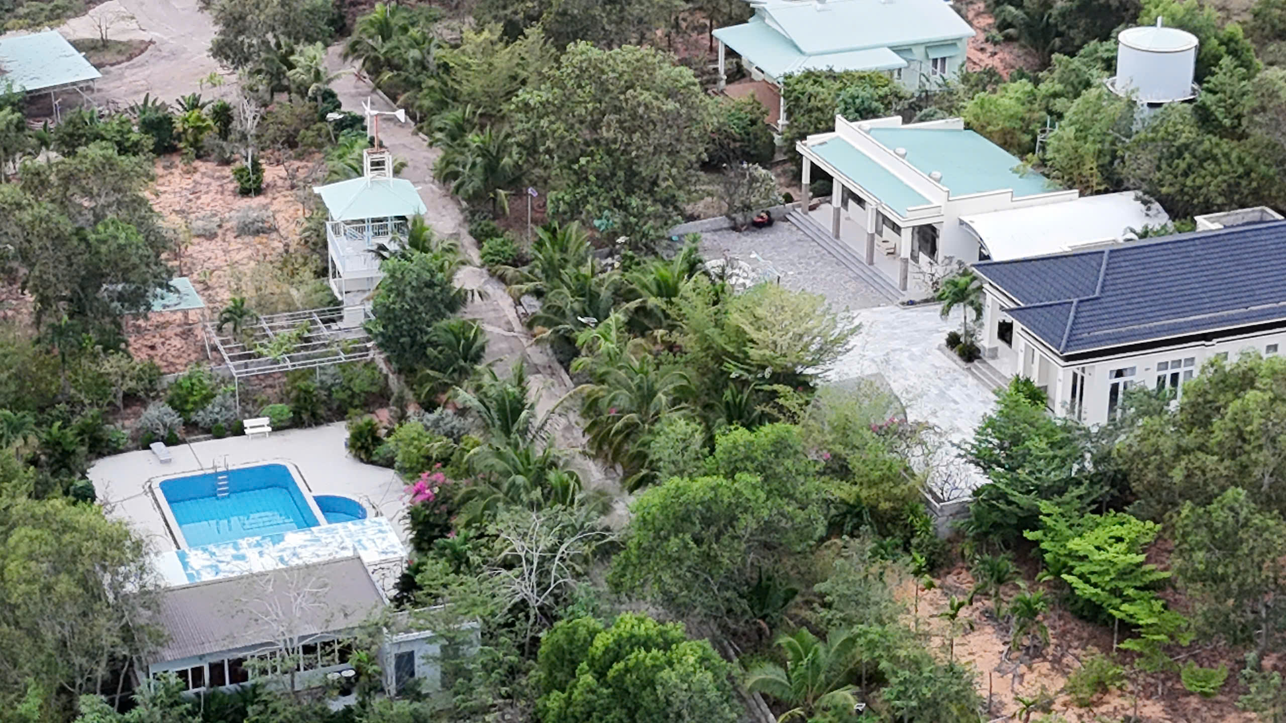 Đang cưỡng chế thu hồi hơn 66.000 m² đất lấn chiếm tại Đồi Cát Bay Mũi Né - Ảnh 2.