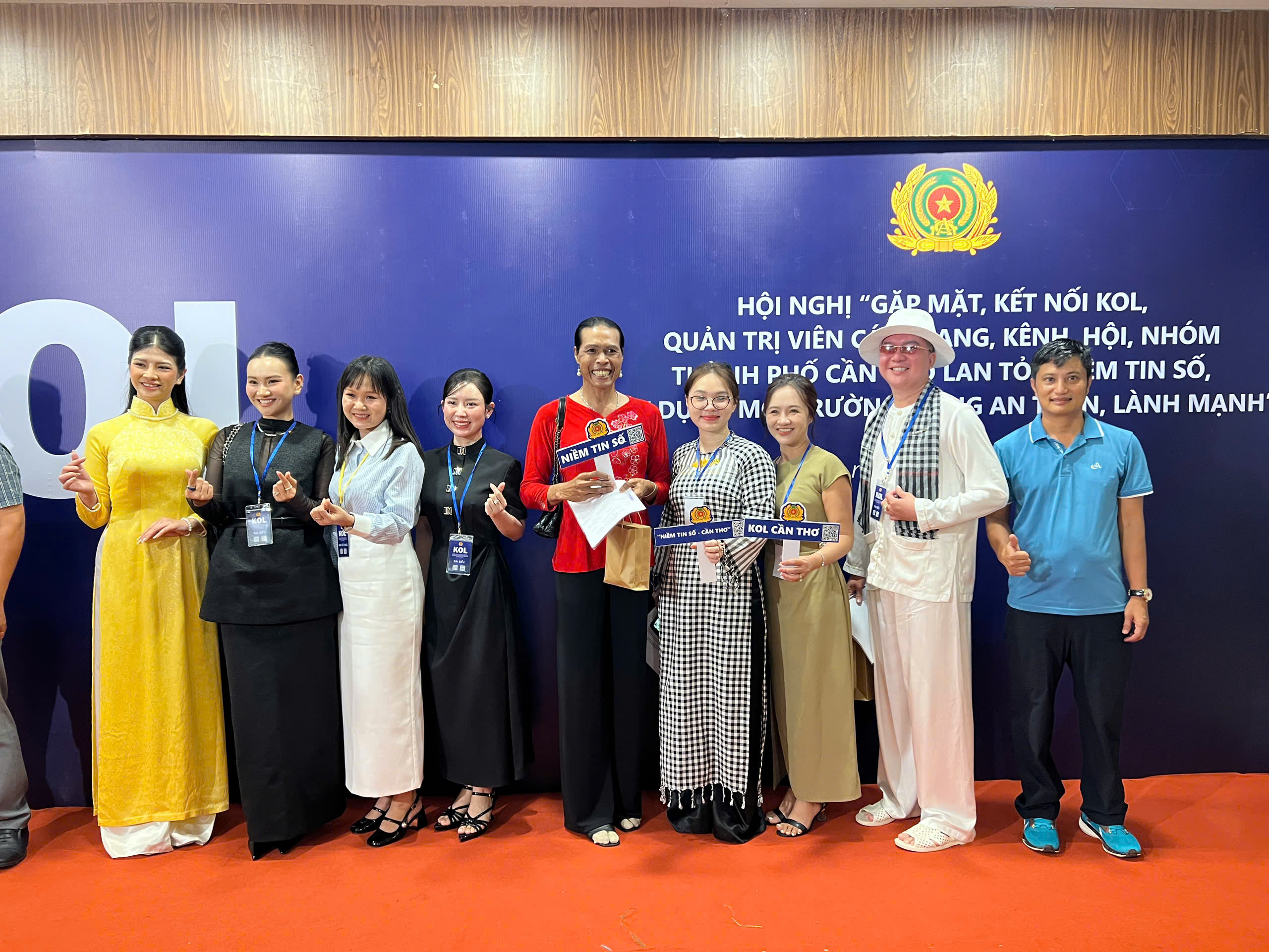 Vụ việc Hoa hậu Th&ugrave;y Ti&ecirc;n , Ng&acirc;n 98 v&agrave; chồng Đo&agrave;n Di Băng g&acirc;y r&uacute;ng động c&ocirc;ng ch&uacute;ng - Ảnh 4.