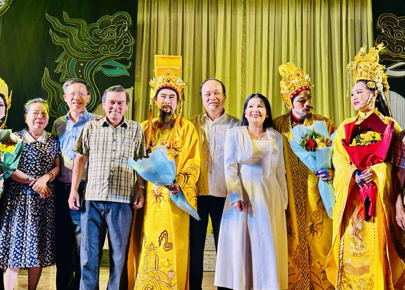 Ngọc Đợi, Lê Hoàng Nghi, Thu Mỹ tạo dấu ấn đẹp trong vở "Đế đô sóng cả" - Ảnh 1.