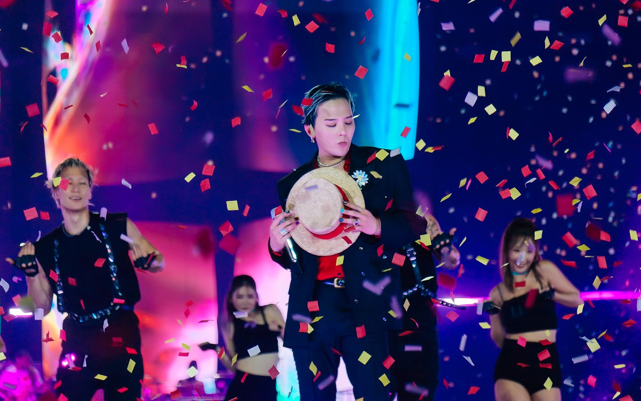 Bằng Kiều xin lỗi v&igrave; chia sẻ bị cho l&agrave; "hạ bệ" G-Dragon - Ảnh 4.