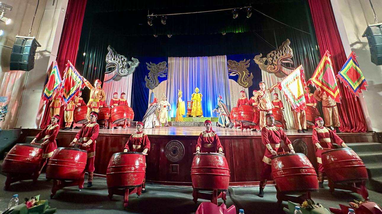 Ngọc Đợi, Lê Hoàng Nghi, Thu Mỹ tạo dấu ấn đẹp trong vở "Đế đô sóng cả" - Ảnh 5.