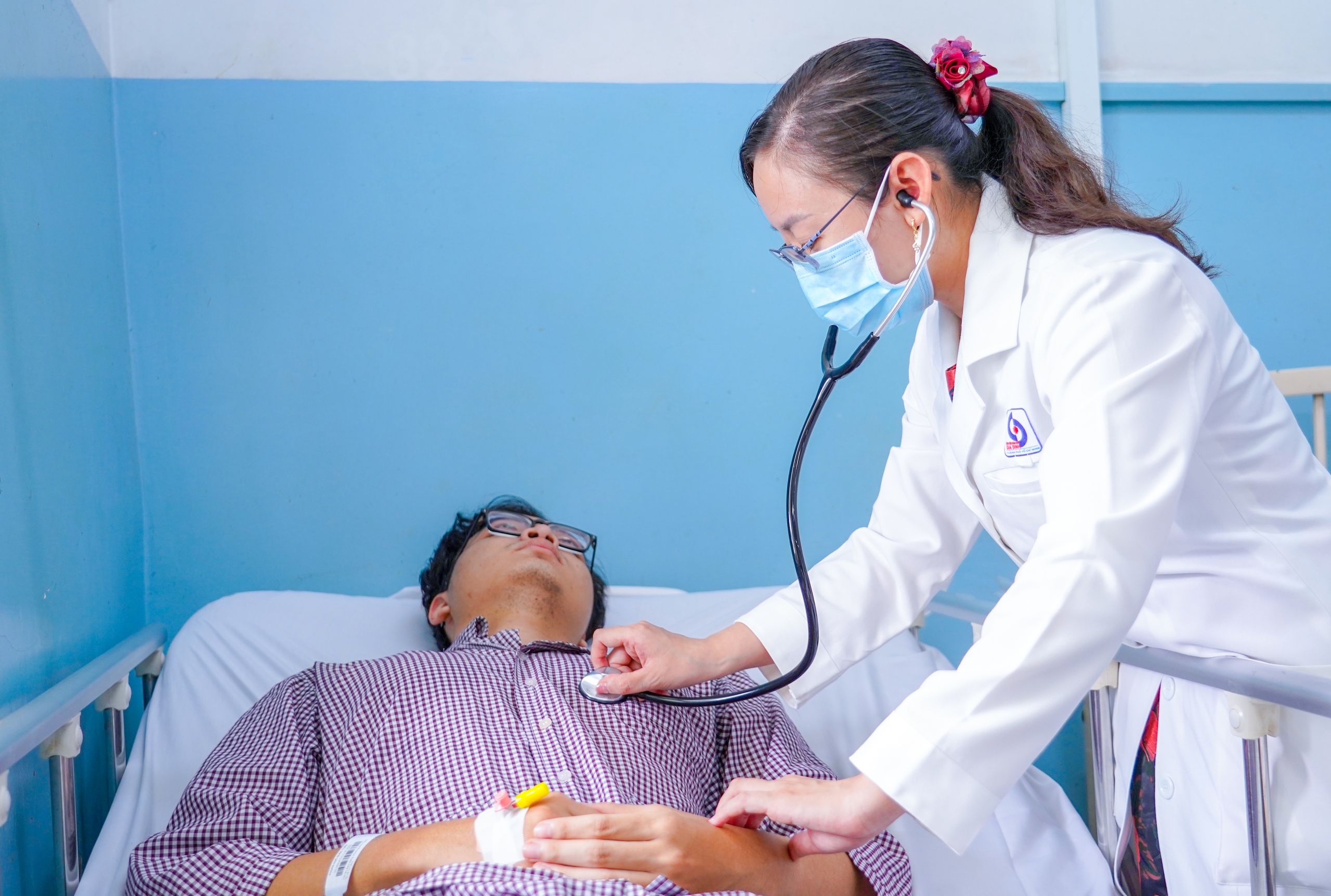 Vụ "b&aacute;nh m&igrave; C&oacute;c": Ng&agrave;nh y tế thu thập mẫu bệnh phẩm giải tr&igrave;nh tự gien - Ảnh 1.