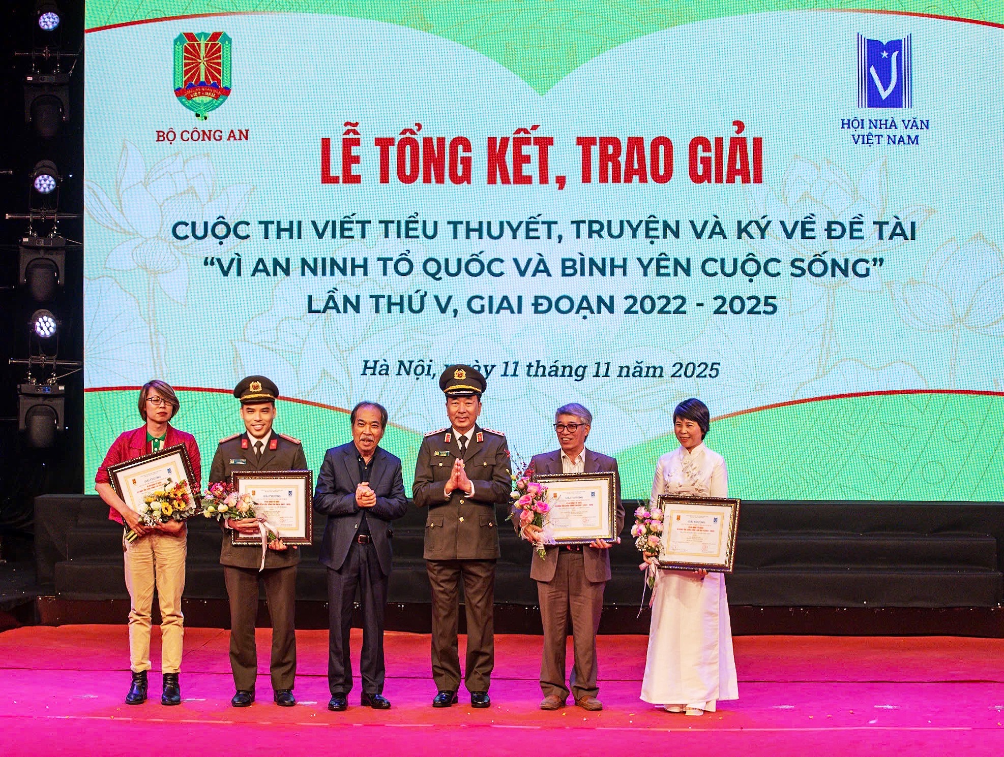 Tiểu thuyết đầu ti&ecirc;n về tội phạm dữ liệu đoạt giải nhất cuộc thi của Hội Nh&agrave; văn v&agrave; Bộ C&ocirc;ng an - Ảnh 2.