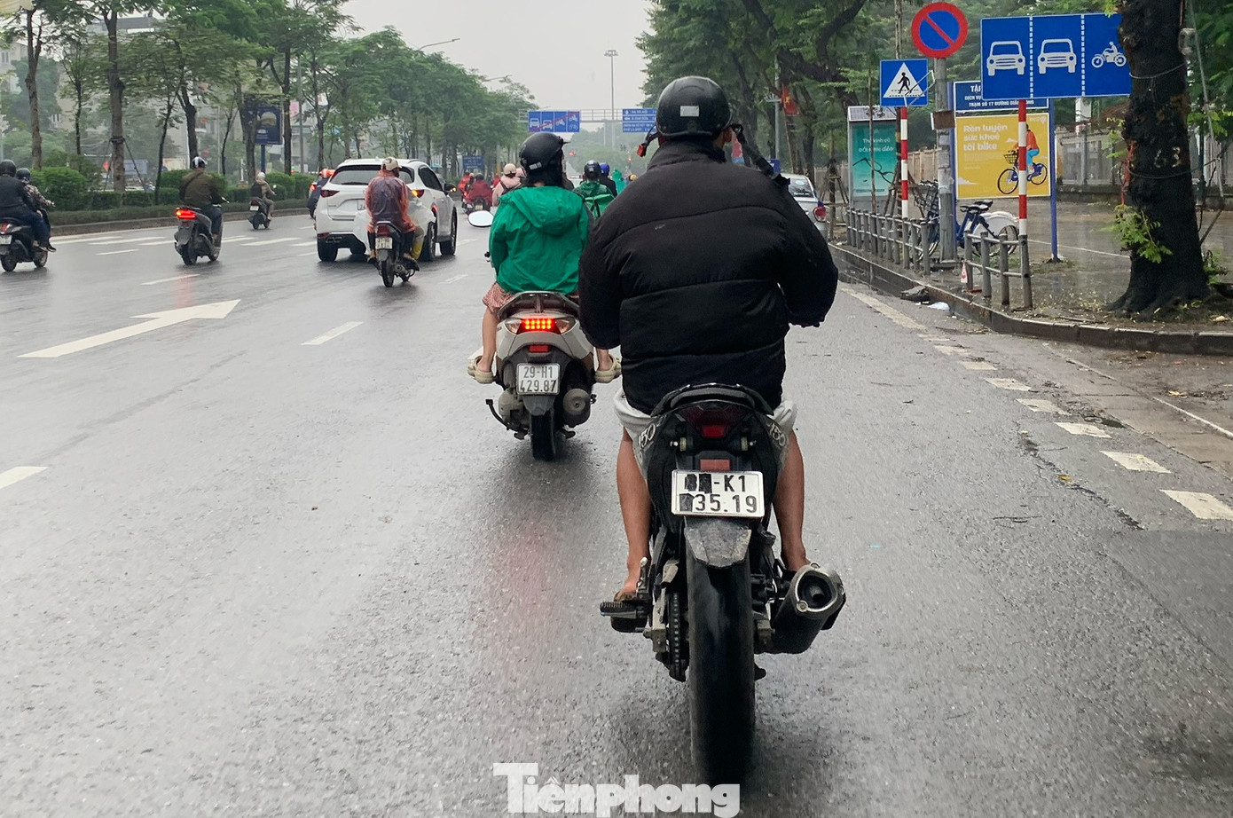 Mu&ocirc;n kiểu chi&ecirc;u tr&ograve; che biển n&eacute; &lsquo;mắt thần&rsquo; AI tr&ecirc;n đường phố H&agrave; Nội - Ảnh 3.