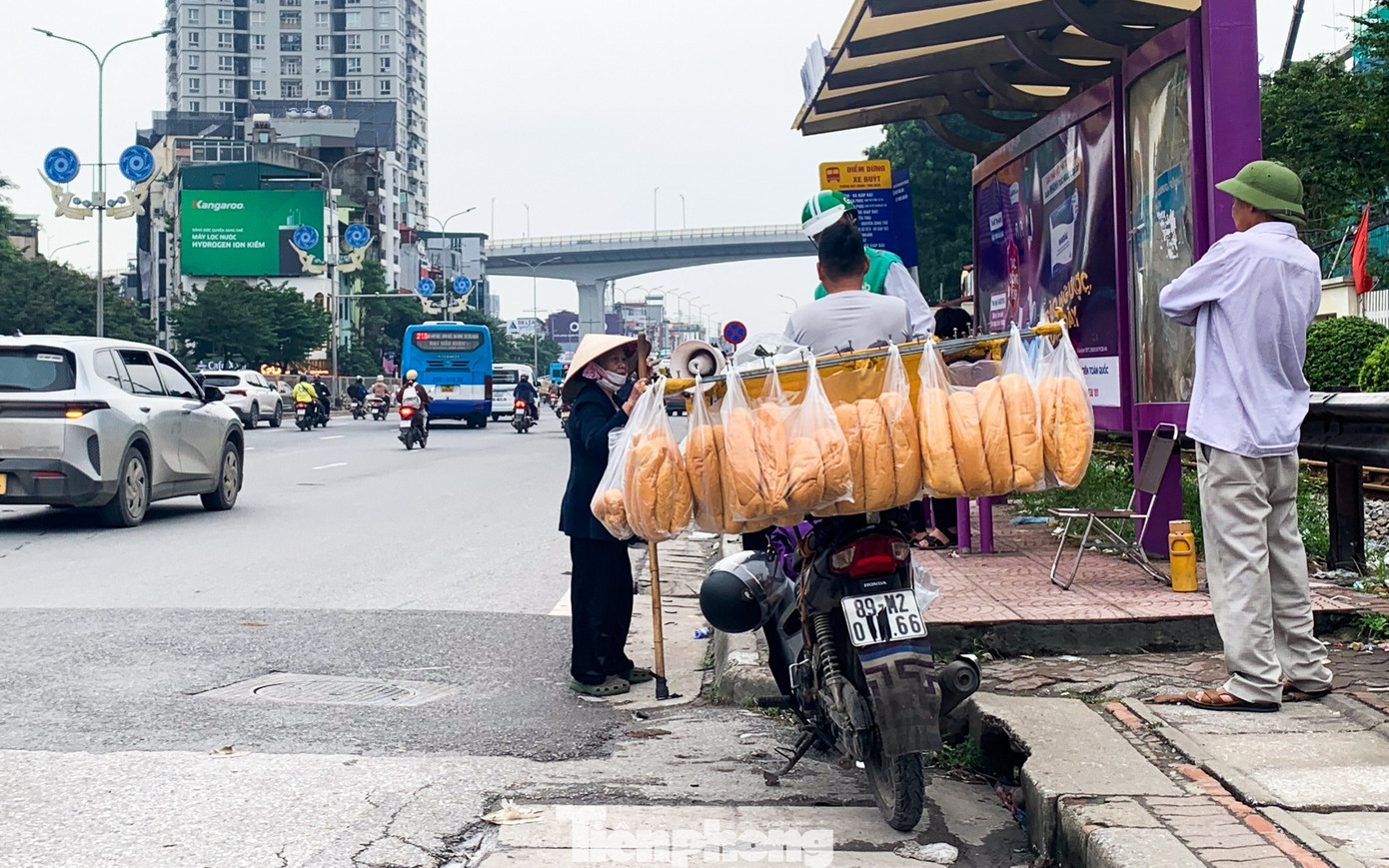 Mu&ocirc;n kiểu chi&ecirc;u tr&ograve; che biển n&eacute; &lsquo;mắt thần&rsquo; AI tr&ecirc;n đường phố H&agrave; Nội - Ảnh 12.