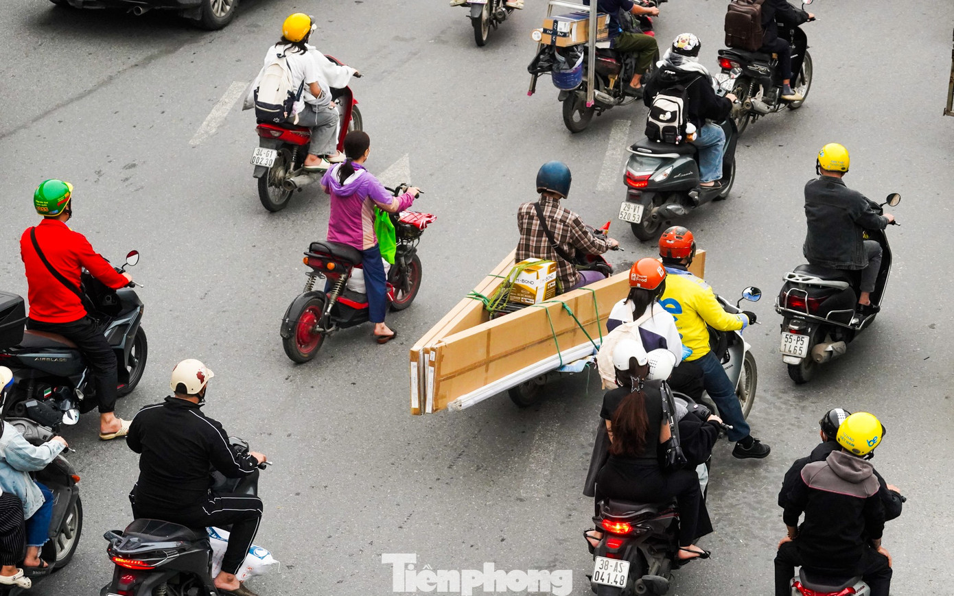 Mu&ocirc;n kiểu chi&ecirc;u tr&ograve; che biển n&eacute; &lsquo;mắt thần&rsquo; AI tr&ecirc;n đường phố H&agrave; Nội - Ảnh 17.