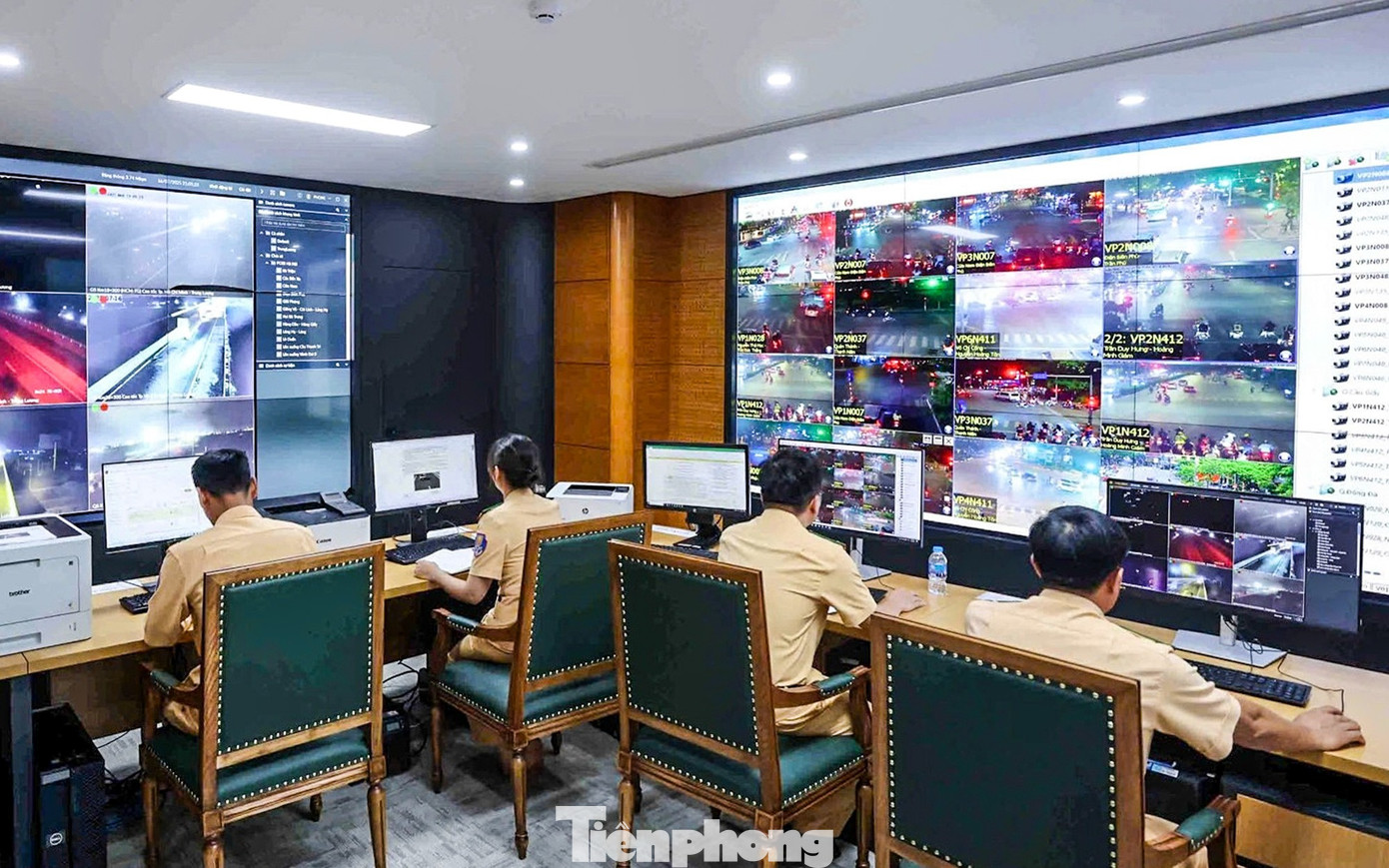 Mu&ocirc;n kiểu chi&ecirc;u tr&ograve; che biển n&eacute; &lsquo;mắt thần&rsquo; AI tr&ecirc;n đường phố H&agrave; Nội - Ảnh 21.