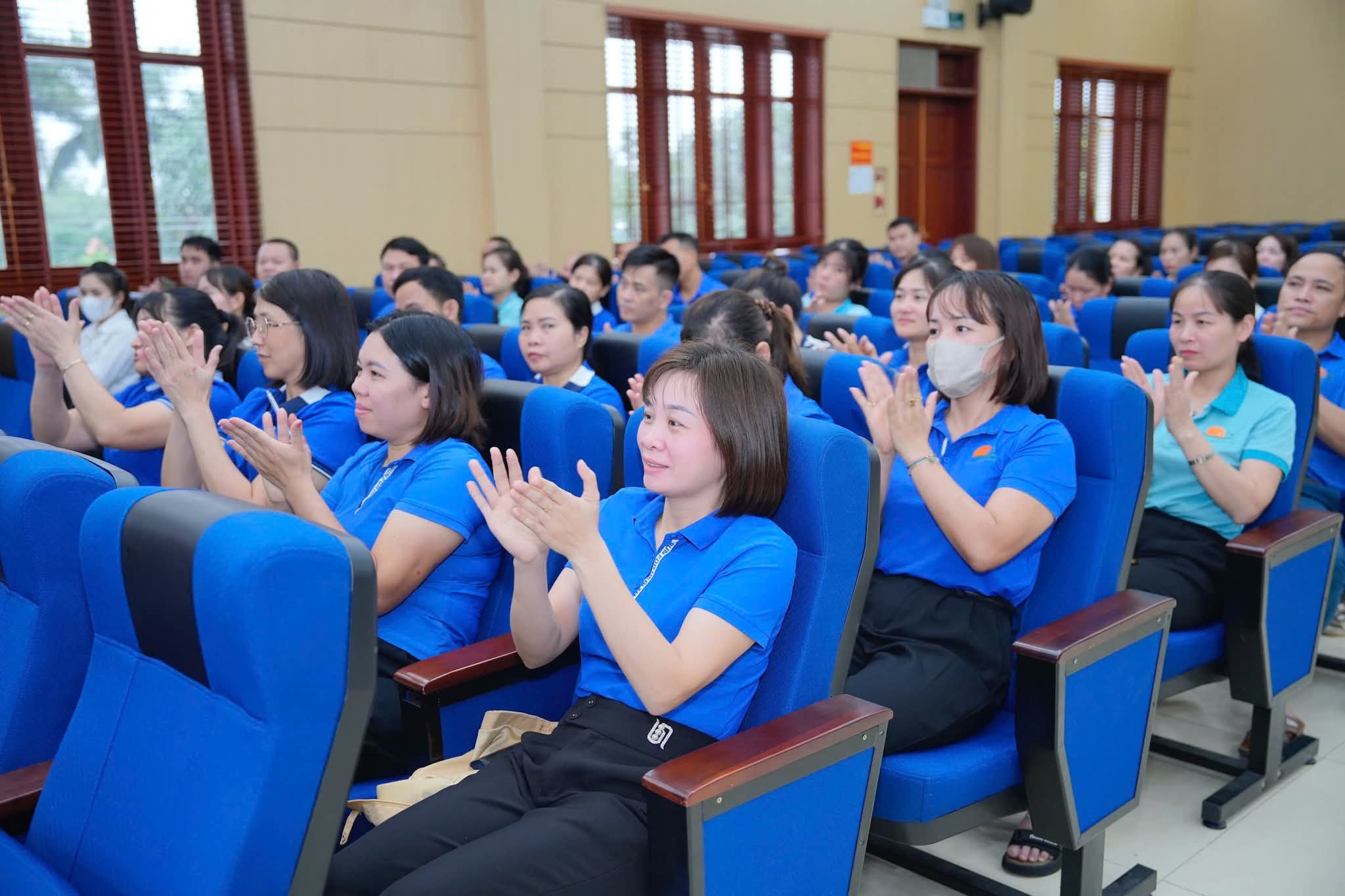 Gi&uacute;p người lao động tự tin hội nhập trong t&igrave;nh h&igrave;nh mới - Ảnh 1.