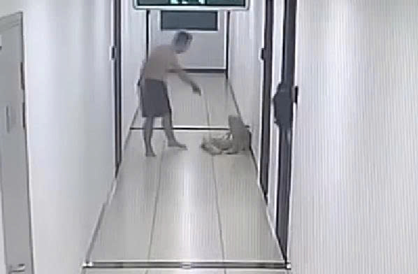Công an điều tra vụ chồng hành hung vợ dã man tại Hà Nội - Ảnh 1.