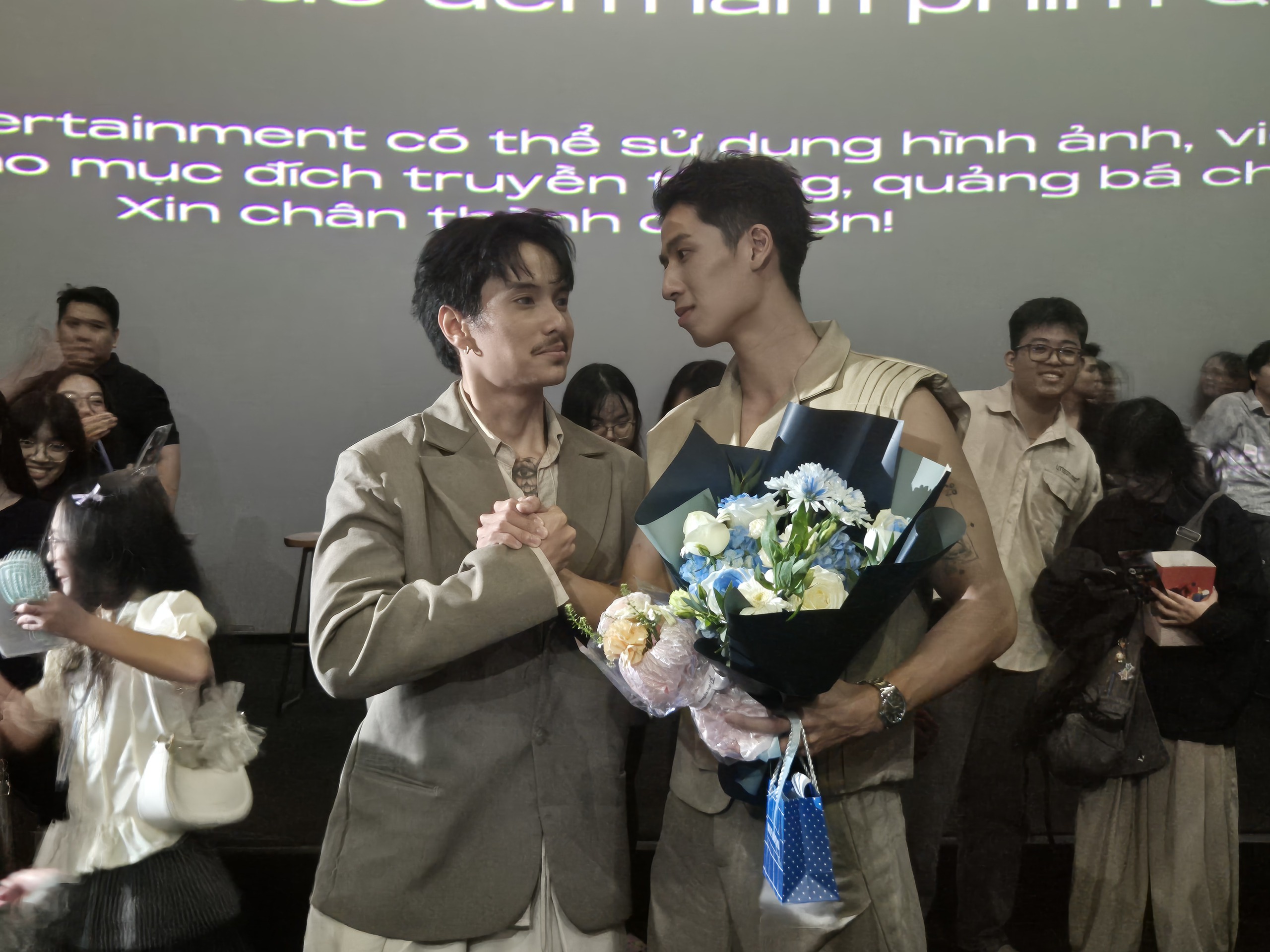 Hồng &Aacute;nh, Kiến An hết l&ograve;ng hỗ trợ người trẻ - Ảnh 12.