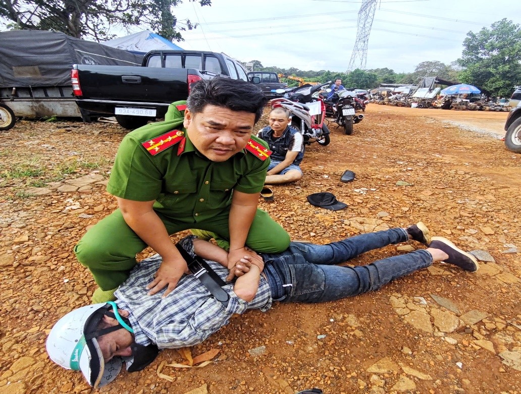 C&ocirc;ng an B&ugrave; Đăng truy đuổi kẻ trộm cắp hơn 5km , bắt giữ hai đối tượng - Ảnh 1.