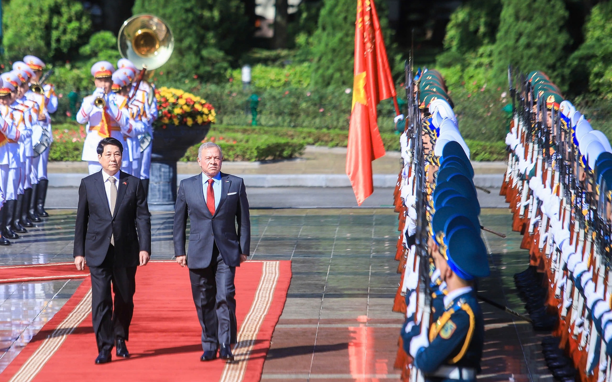 Tổng Bí thư Tô Lâm hội kiến Quốc vương Jordan Abdullah II Ibn Al-Hussein - Ảnh 2.