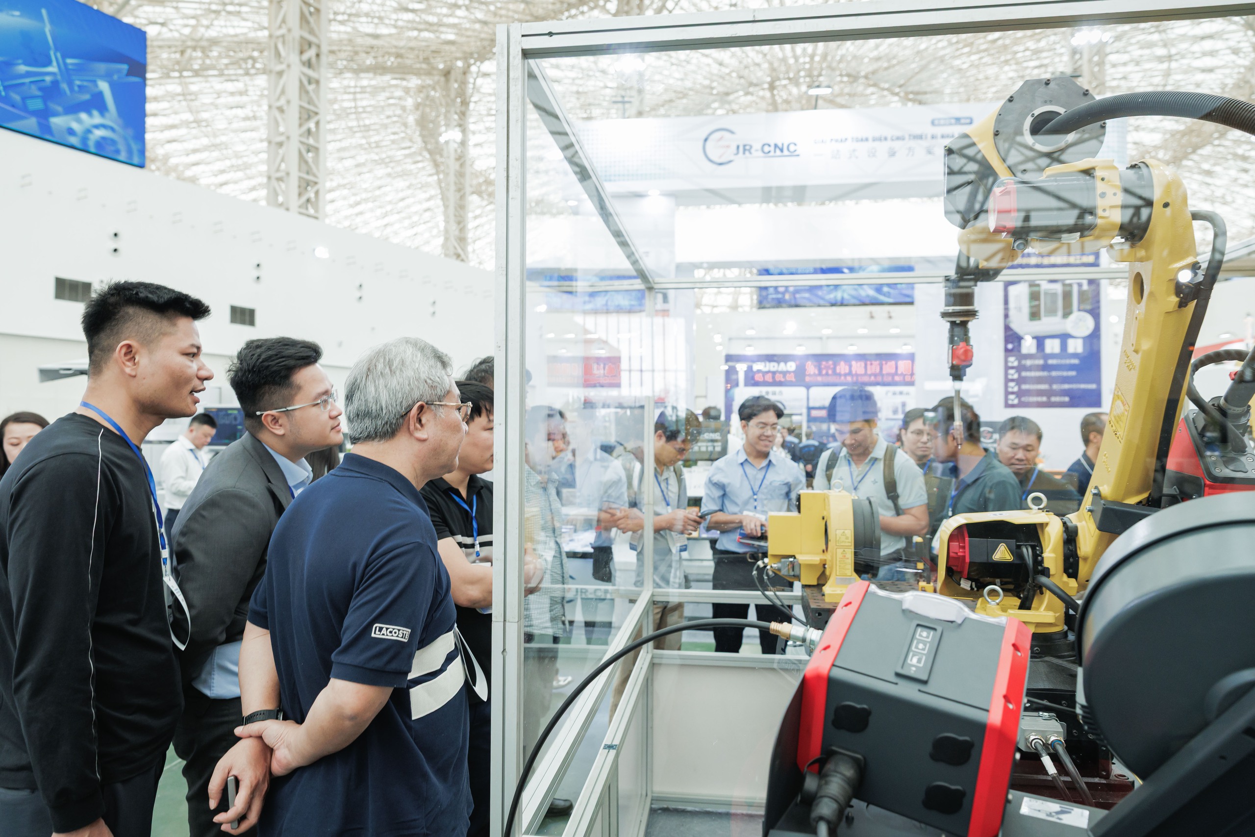 Triển l&atilde;m c&ocirc;ng nghiệp 2025 tại Việt Nam hội tụ C&ocirc;ng nghệ v&agrave; cơ hội kết nối - Ảnh 1.