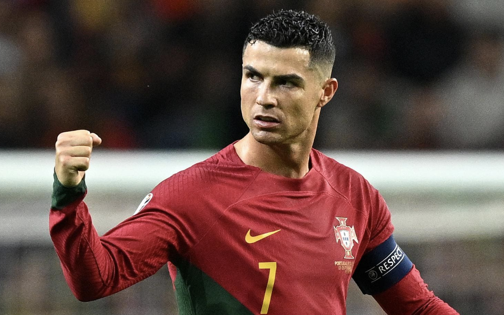 Ronaldo nhận thẻ đỏ sốc, Bồ Đào Nha thua tan tác ở Ireland - Ảnh 4.