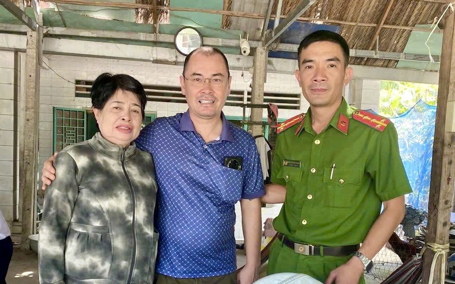 Chỉ sau 1 giờ, công an giúp công dân Pháp tìm lại người thân sau 13 năm