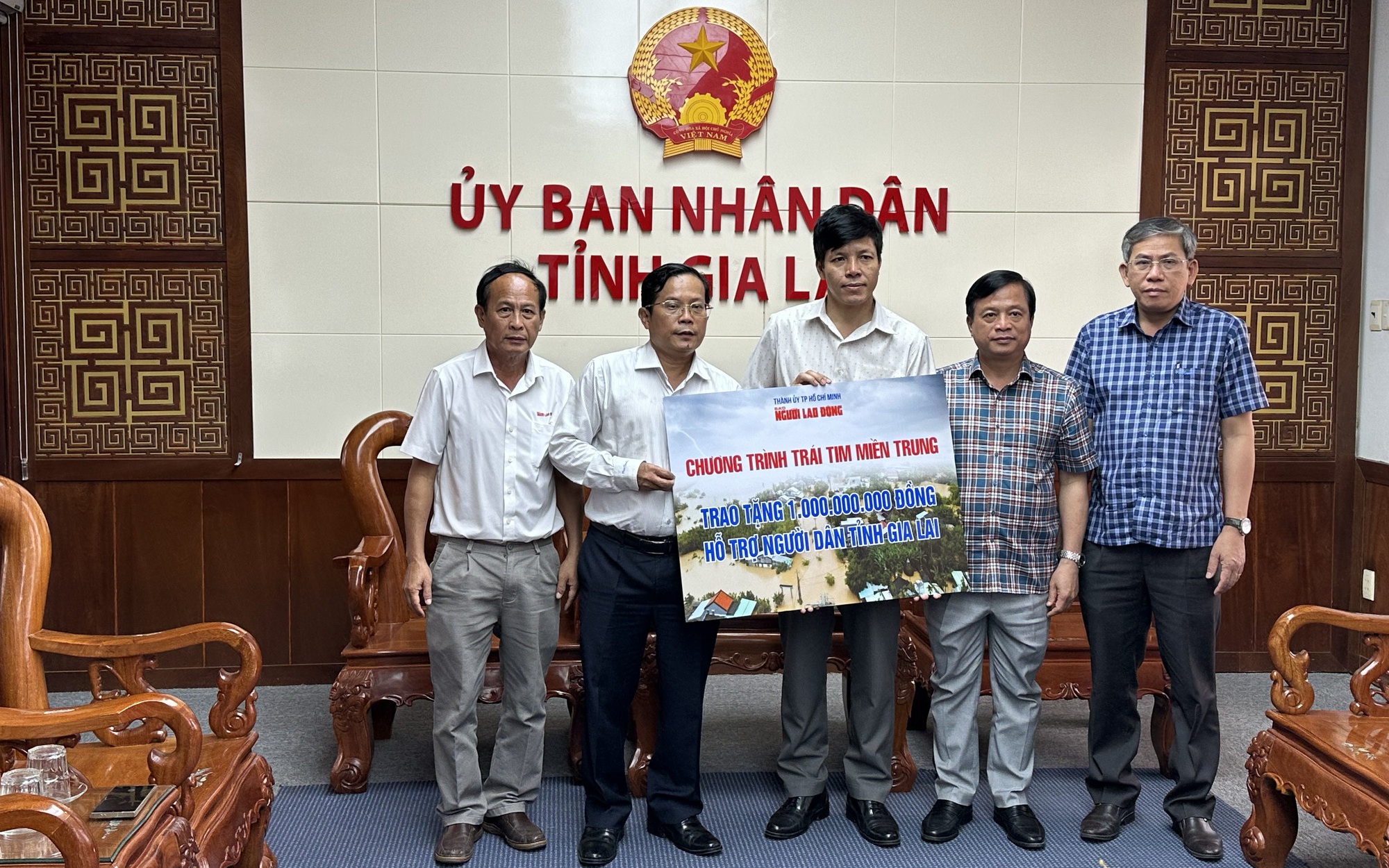 Báo Người Lao Động hỗ trợ 1 tỉ đồng giúp Gia Lai gượng dậy sau bão số 13