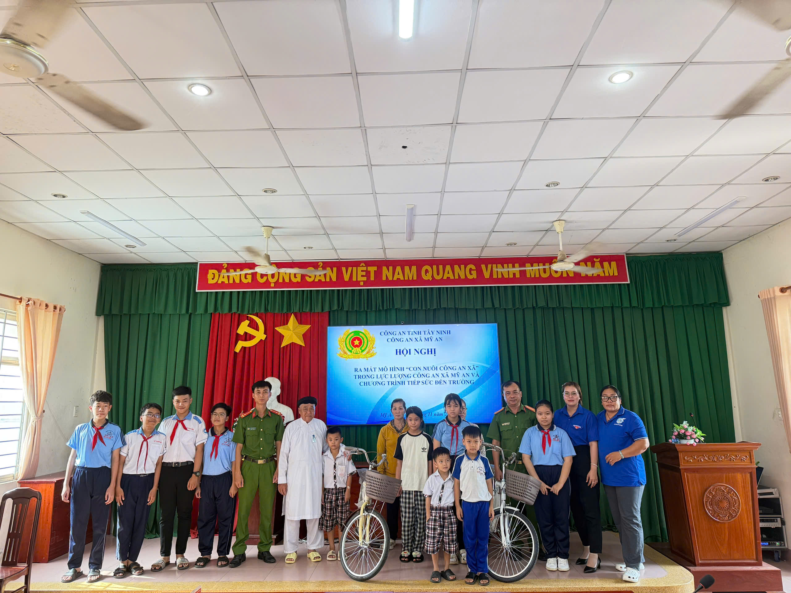 Tây Ninh: Ra mắt mô hình “Con nuôi công an xã” ở Mỹ An - Ảnh 1.