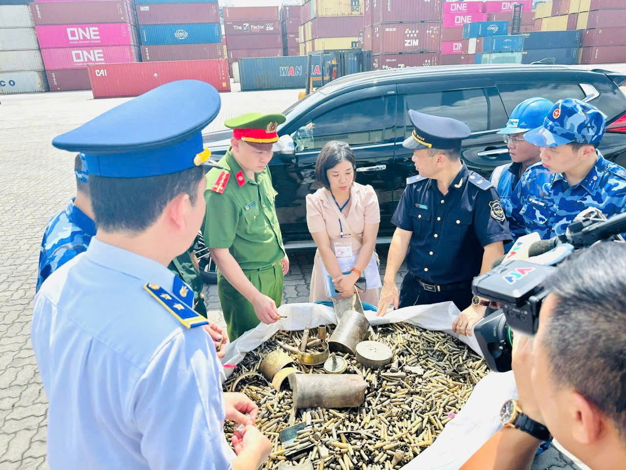 Điều tra vụ nhập lậu vỏ đạn qu&acirc;n dụng hơn 25 tấn v&agrave;o Việt Nam qua cảng Hải Ph&ograve;ng - Ảnh 1.