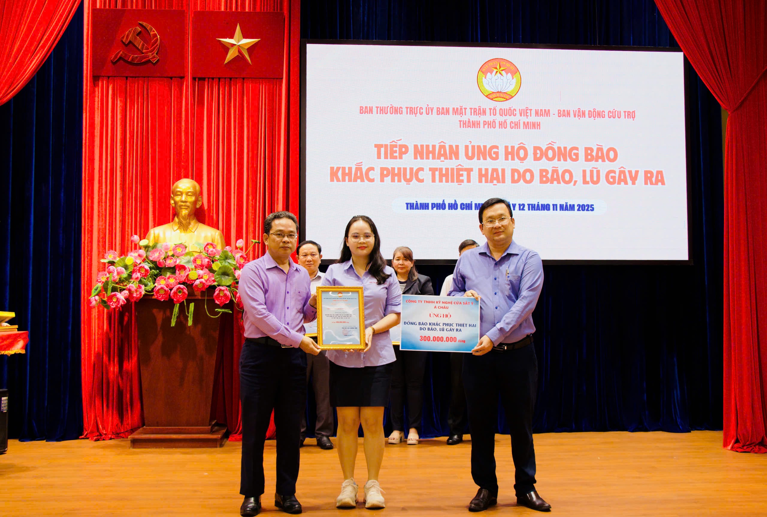 TPHCM: Th&ecirc;m 4 tỉ đồng ủng hộ đồng b&agrave;o v&ugrave;ng b&atilde;o, lũ - Ảnh 2.