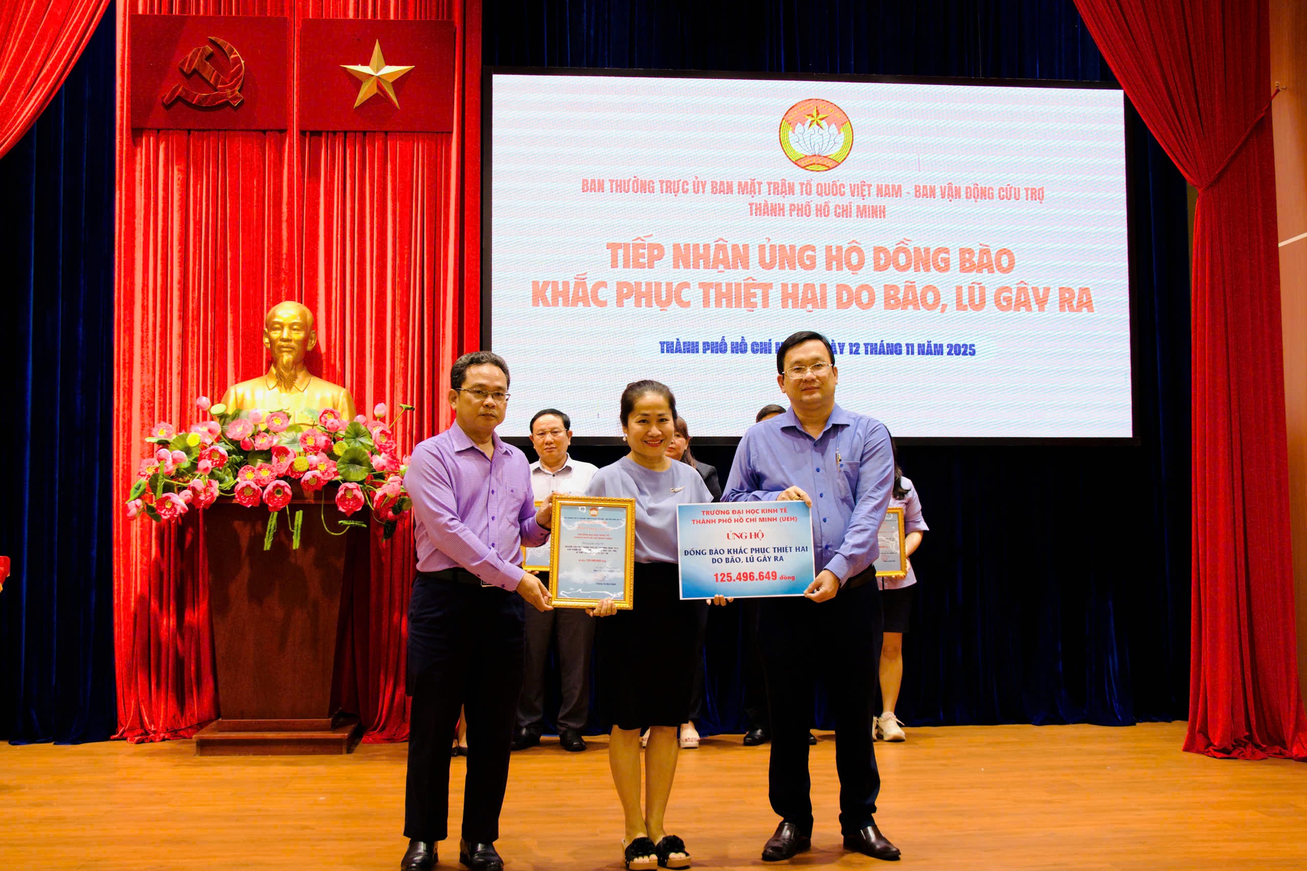 TPHCM: Th&ecirc;m 4 tỉ đồng ủng hộ đồng b&agrave;o v&ugrave;ng b&atilde;o, lũ - Ảnh 4.