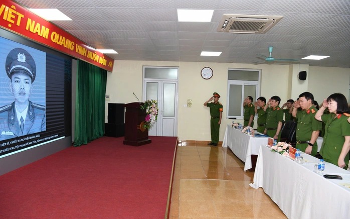 Đối tượng bu&ocirc;n ma t&uacute;y nổ s&uacute;ng khiến thiếu t&aacute; c&ocirc;ng an hy sinh hầu t&ograve;a - Ảnh 2.