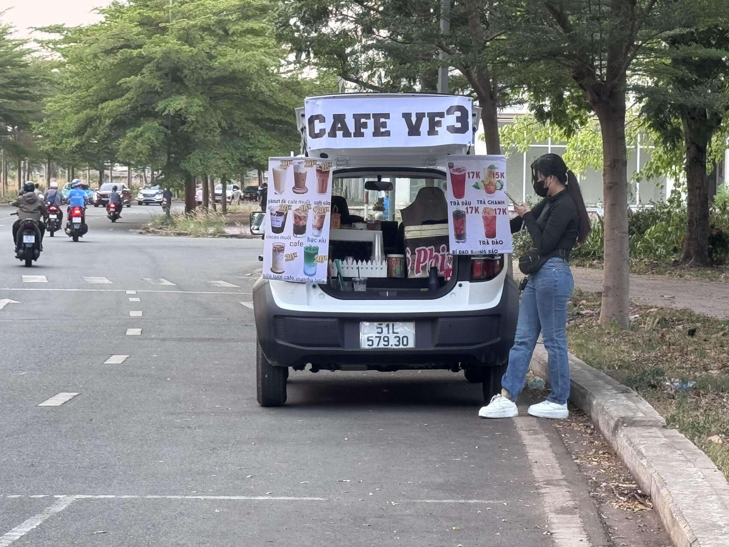 VF 3 tiếp tục dẫn đầu doanh số xe điện VinFast trong năm 2023 - Ảnh 2.
