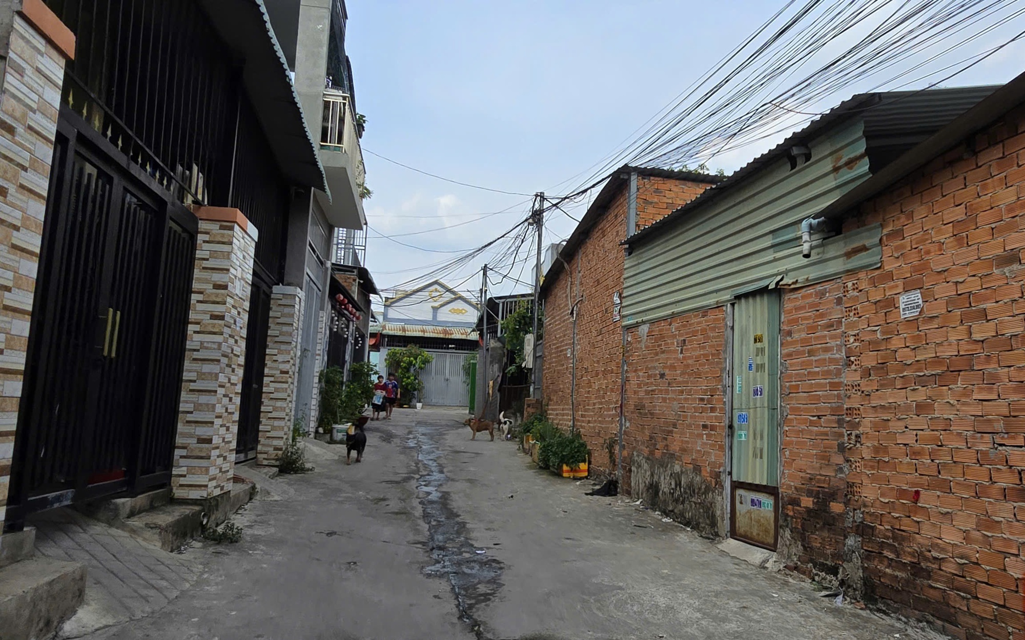 Khu dân cư tự phát hình thành trên đất lấn chiếm