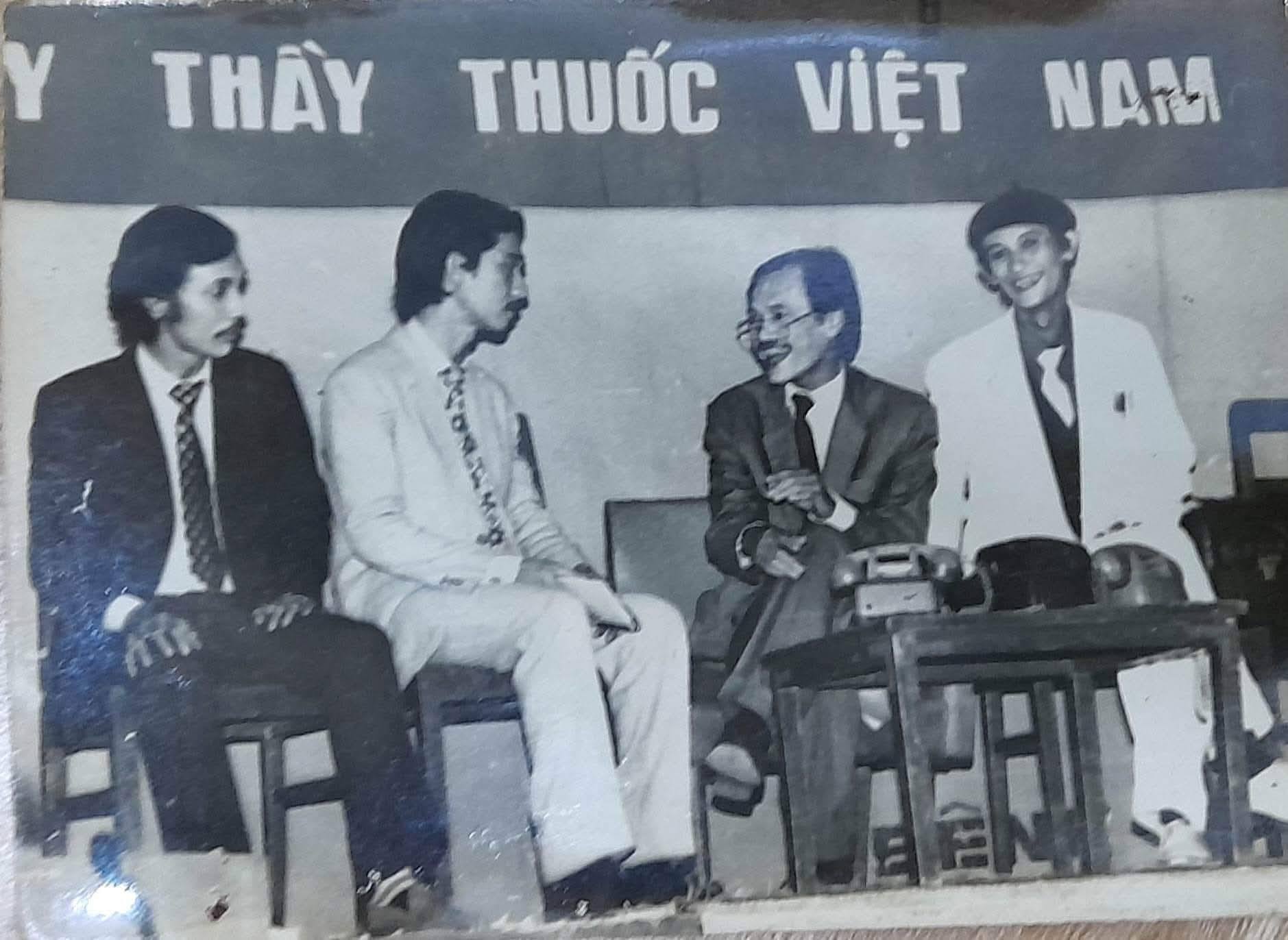 NSND Việt Anh, Trần Đăng Nh&acirc;n n&oacute;i về "Dư luận quần ch&uacute;ng" - H&agrave;nh tr&igrave;nh &yacute; nghĩa của s&acirc;n khấu TP HCM - Ảnh 4.