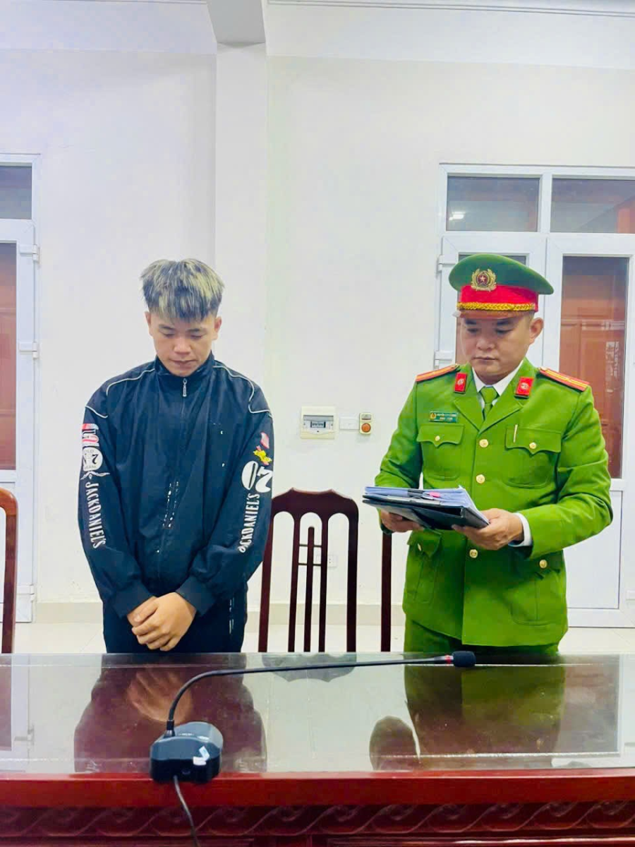 Nam thanh niên 18 tuổi bị khởi tố vì tội đánh bạc trực tuyến tại Hưng Yên - Ảnh 1.