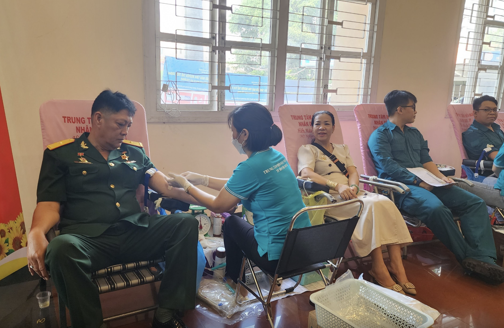 TP HCM đối mặt nguy cơ thiếu m&aacute;u nghi&ecirc;m trọng, Sở Y tế k&ecirc;u gọi nh&acirc;n vi&ecirc;n y tế hiến m&aacute;u - Ảnh 1.