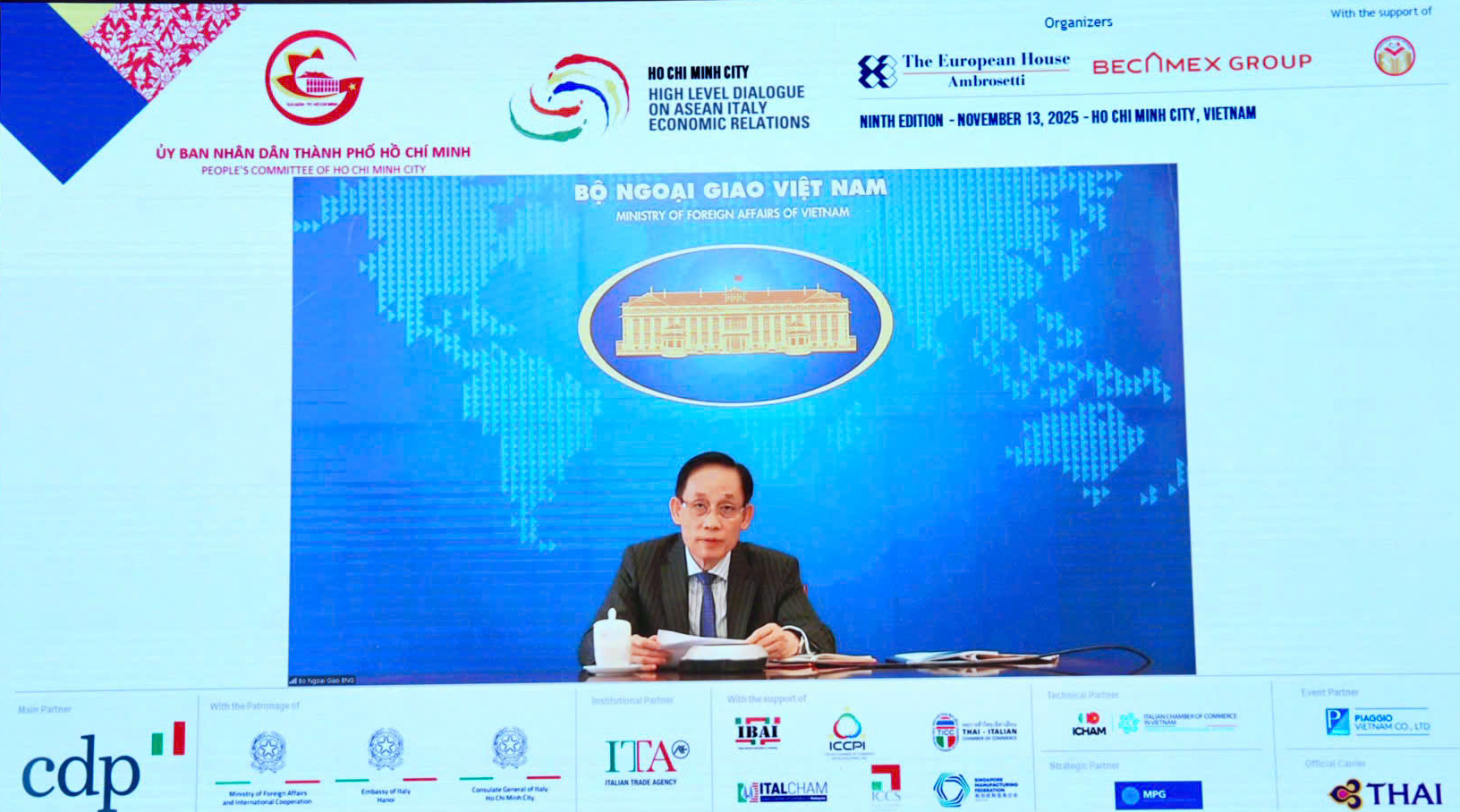 Việt Nam l&agrave; đối t&aacute;c thương mại lớn nhất của &Yacute; trong ASEAN - Ảnh 1.