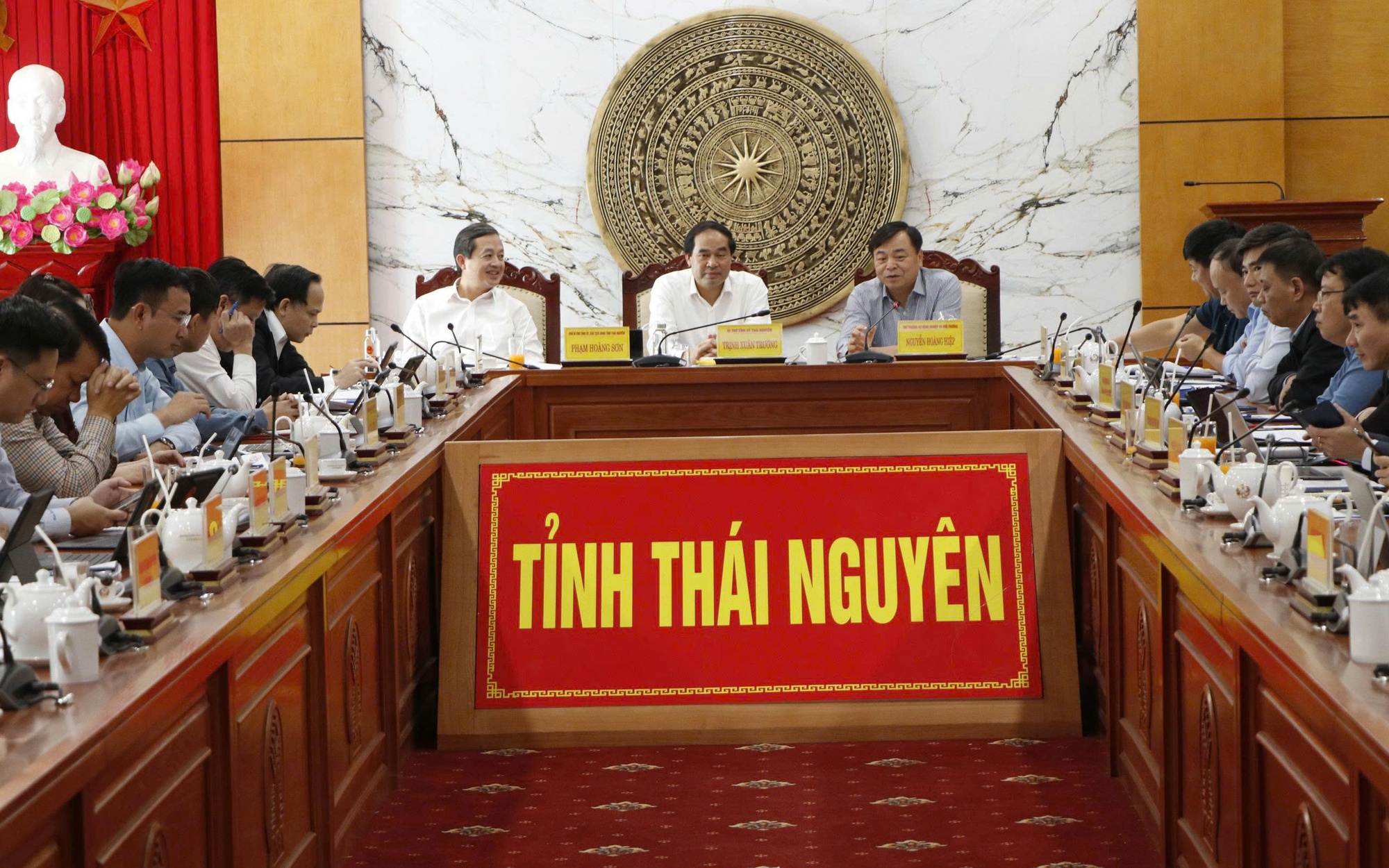 Đề xuất cách chống lụt ở trung tâm tỉnh Thái Nguyên, Thứ trưởng: "Xây đê" có hết ngập"?