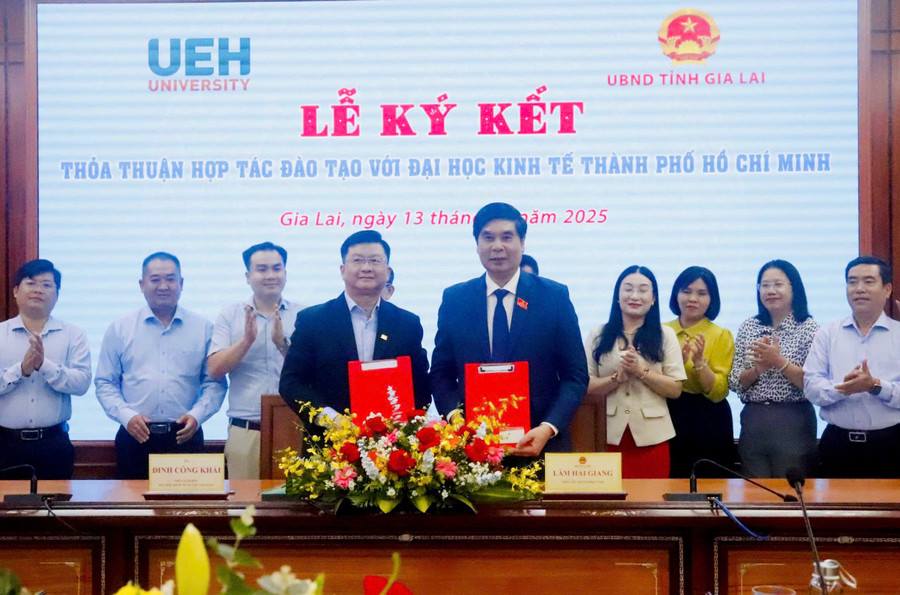 Gia Lai hợp t&aacute;c với Đại học Kinh tế TP HCM đ&agrave;o tạo nh&acirc;n lực chất lượng cao - Ảnh 1.