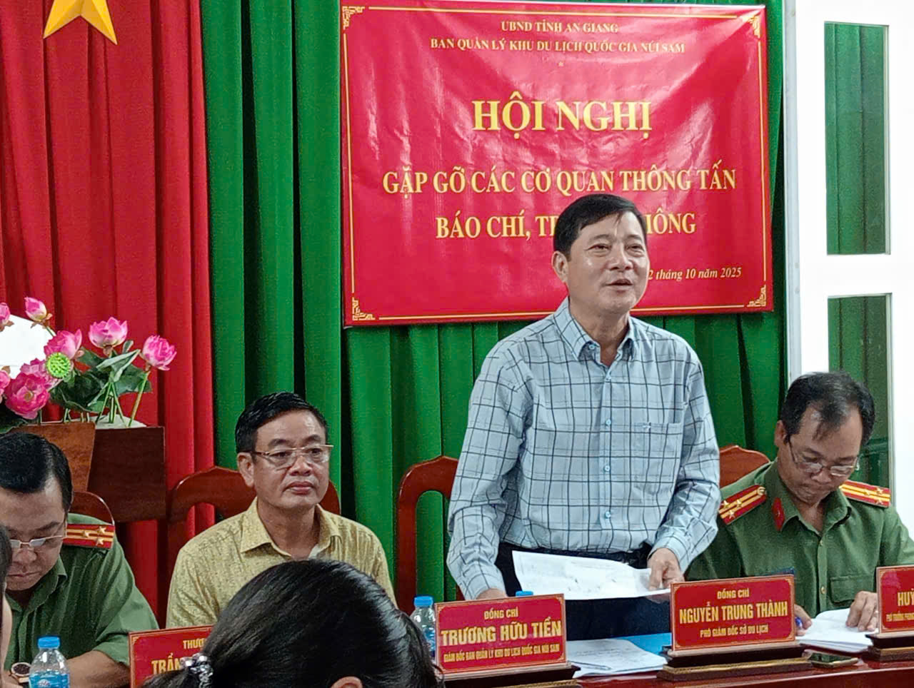 Lại “nhùng nhằng” phương án thu phí ở núi Sam, dù 90% phiếu khảo sát đã đồng ý - Ảnh 2.