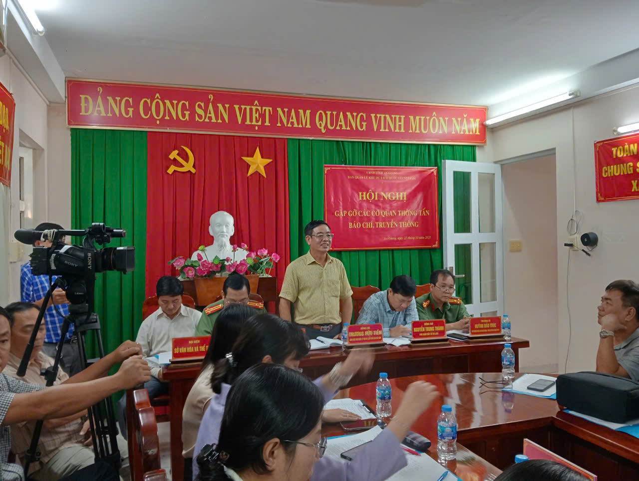 Lại “nhùng nhằng” phương án thu phí ở núi Sam, dù 90% phiếu khảo sát đã đồng ý - Ảnh 1.