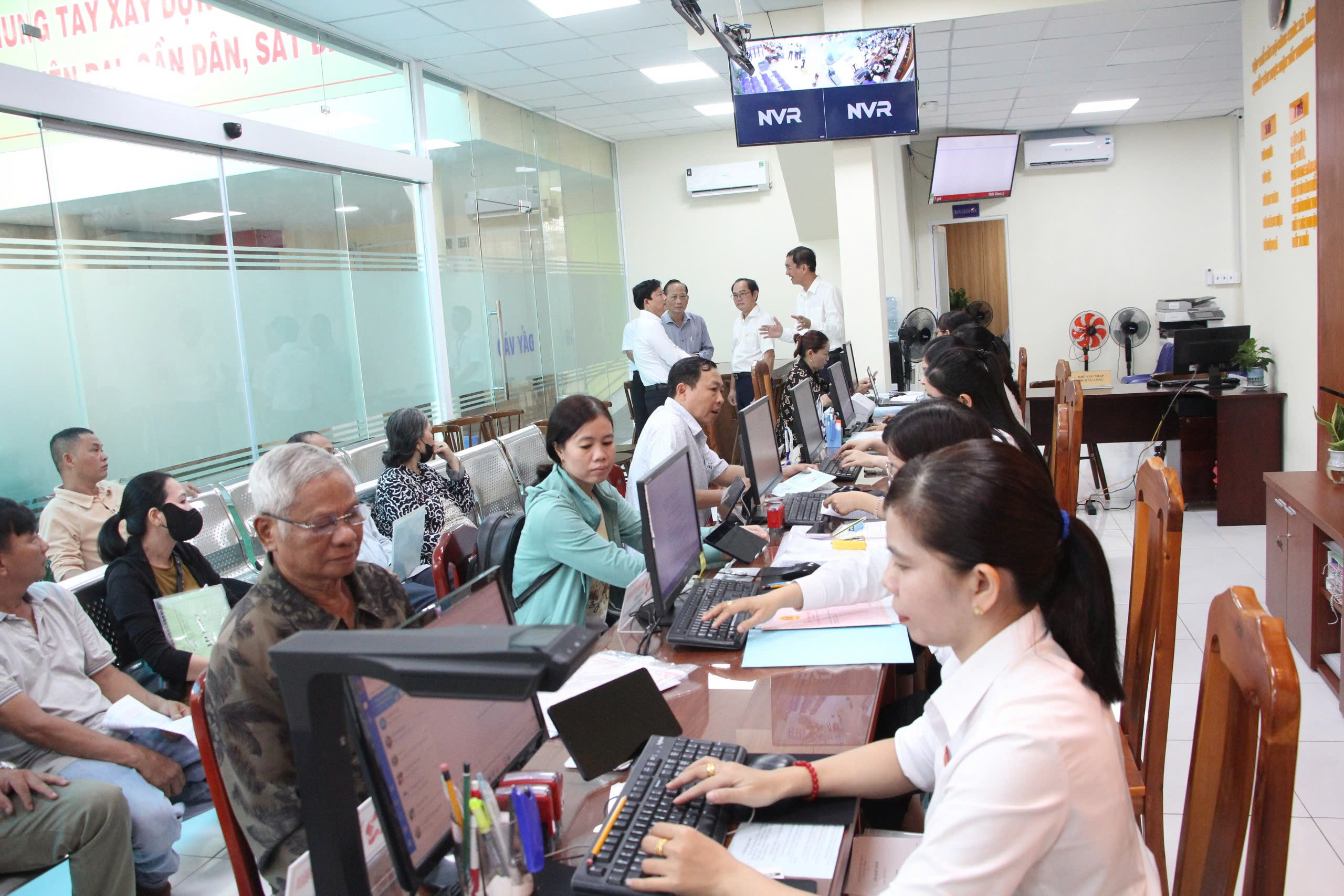 Chủ tịch HĐND TP HCM Võ Văn Minh yêu cầu lập quy hoạch, kết nối với đường Vành Đai 3 - Ảnh 3.