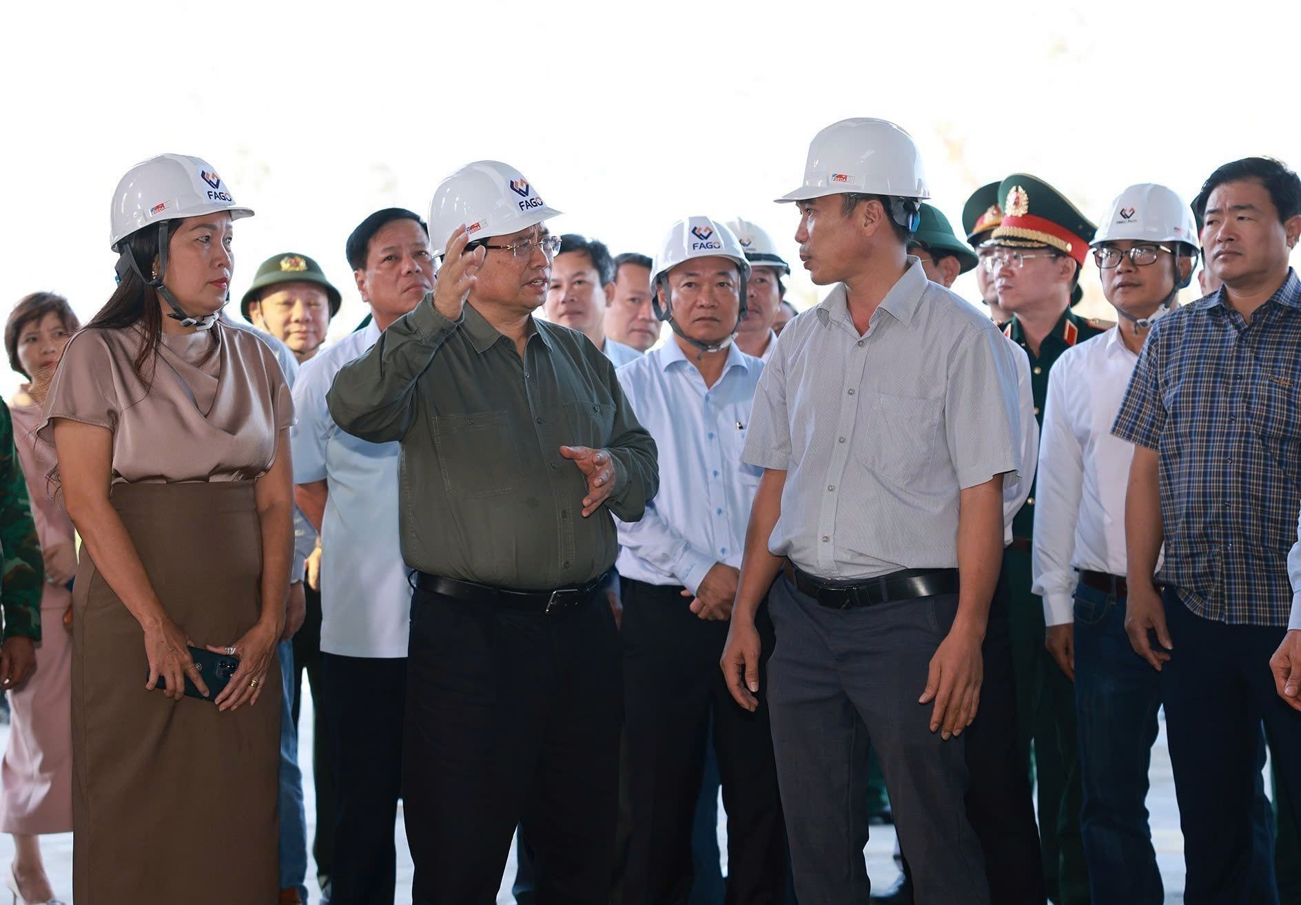 Sớm khôi phục sản xuất, ổn định đời sống người dân - Ảnh 1.