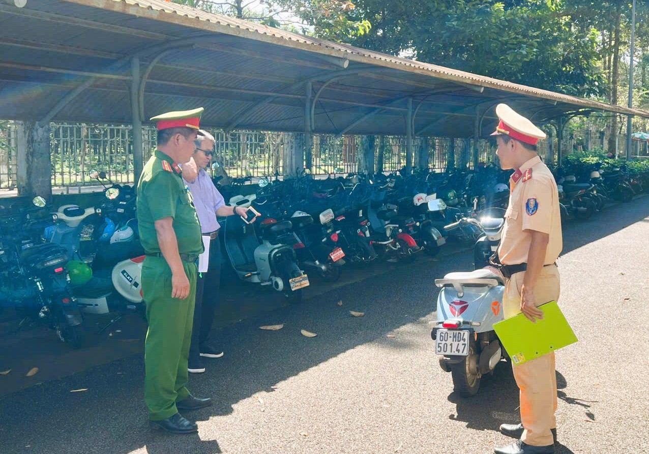 Báo động tình trạng học sinh ở Đồng Nai vẫn đi xe máy tới trường - Ảnh 2.
