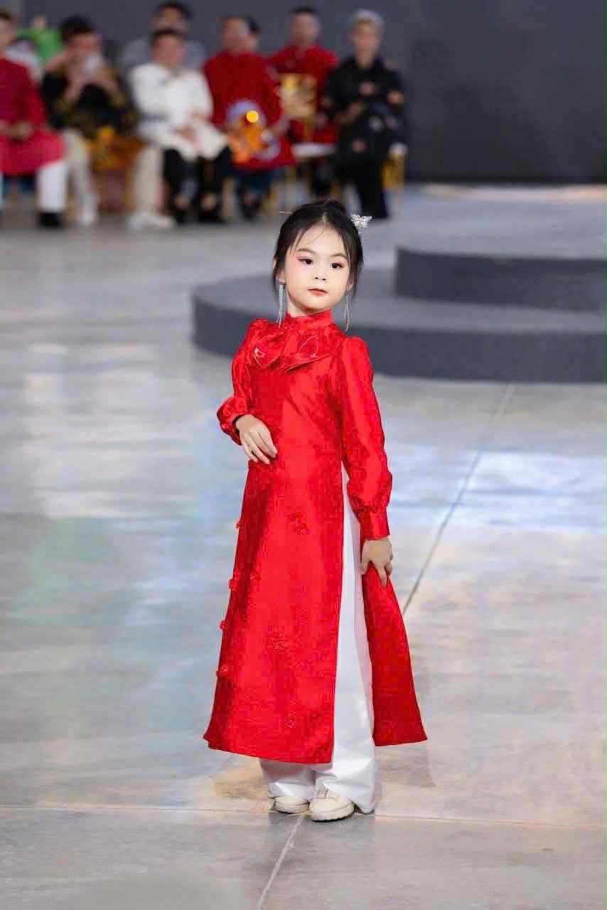 Phi Thanh V&acirc;n khoe "Thi&ecirc;n thần nh&iacute; " Kim sơn ca  - Ảnh 7.