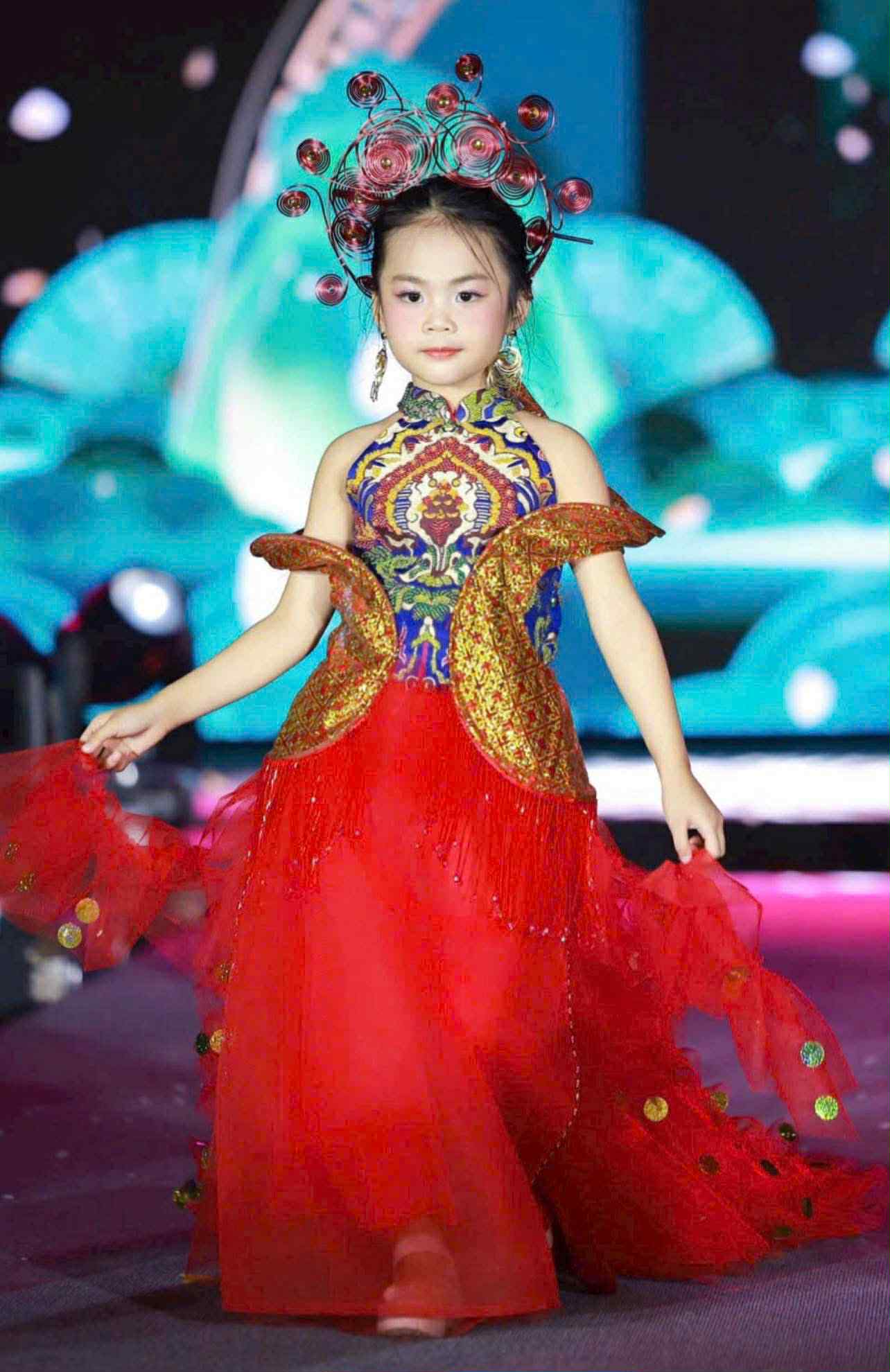 Phi Thanh V&acirc;n khoe "Thi&ecirc;n thần nh&iacute; " Kim sơn ca  - Ảnh 9.