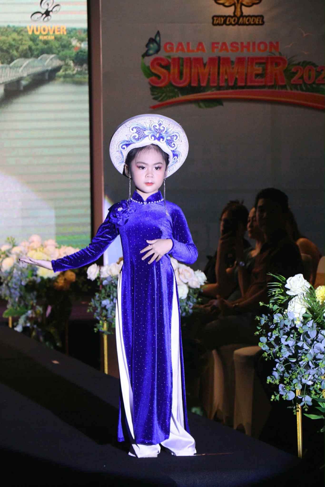 Phi Thanh V&acirc;n khoe "Thi&ecirc;n thần nh&iacute; " Kim sơn ca  - Ảnh 4.