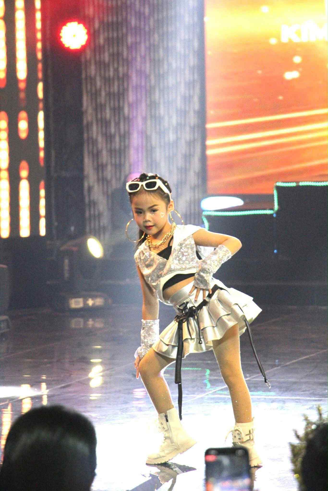 Phi Thanh V&acirc;n khoe "Thi&ecirc;n thần nh&iacute; " Kim sơn ca  - Ảnh 10.