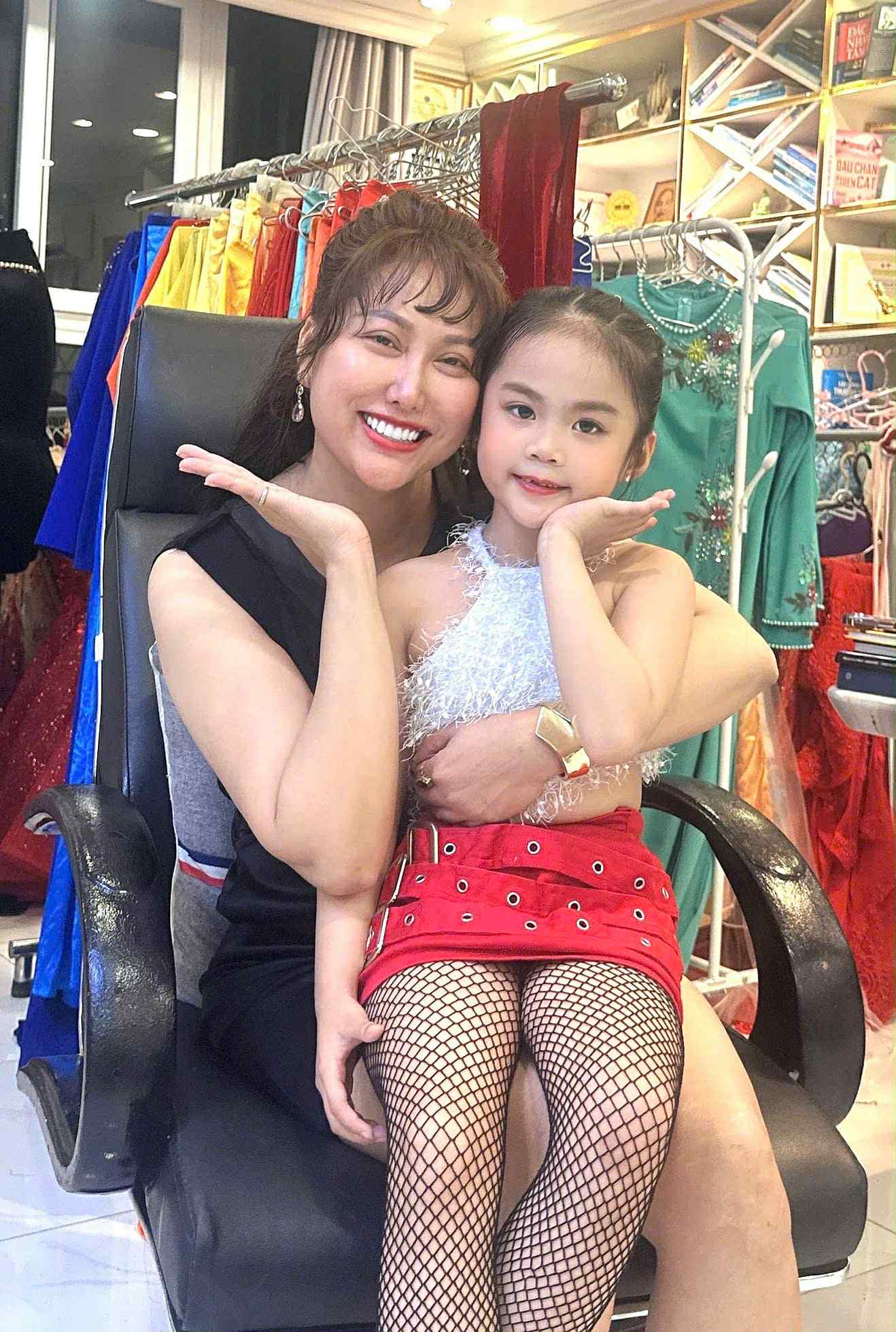 Phi Thanh V&acirc;n khoe "Thi&ecirc;n thần nh&iacute; " Kim sơn ca  - Ảnh 1.