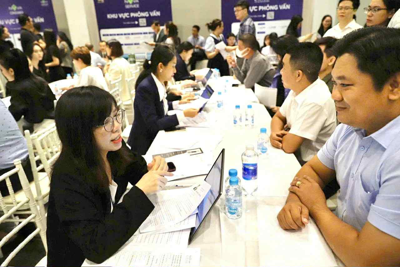 Tập đo&agrave;n Novaland tuyển 400 nh&acirc;n sự cho nhiều vị tr&iacute; kh&aacute;ch nhau - Ảnh 1.